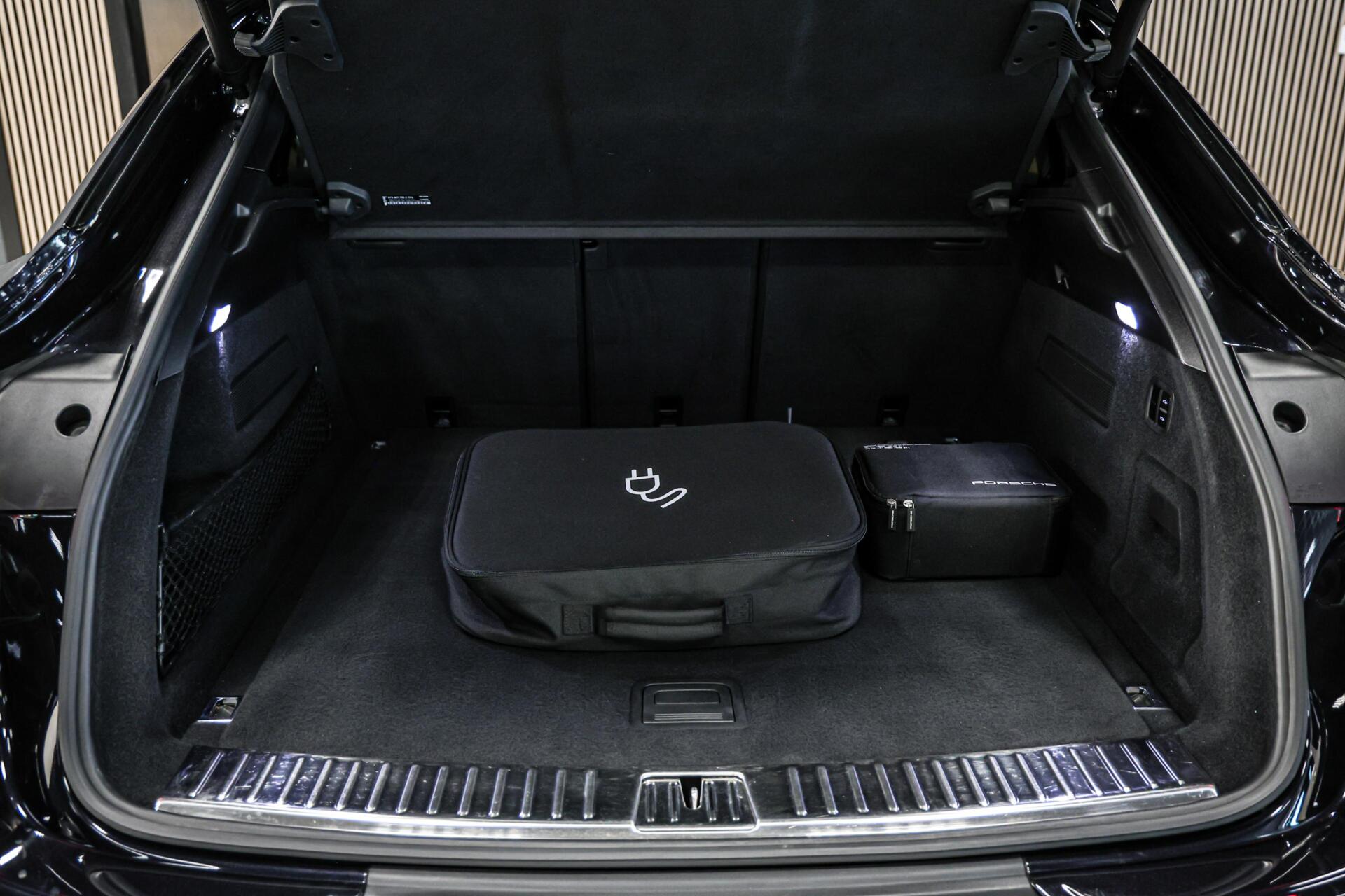 Foto van Porsche Cayenne E-hybrid