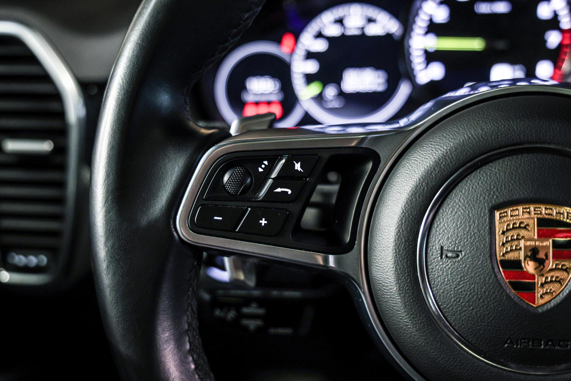 Foto van Porsche Cayenne E-hybrid