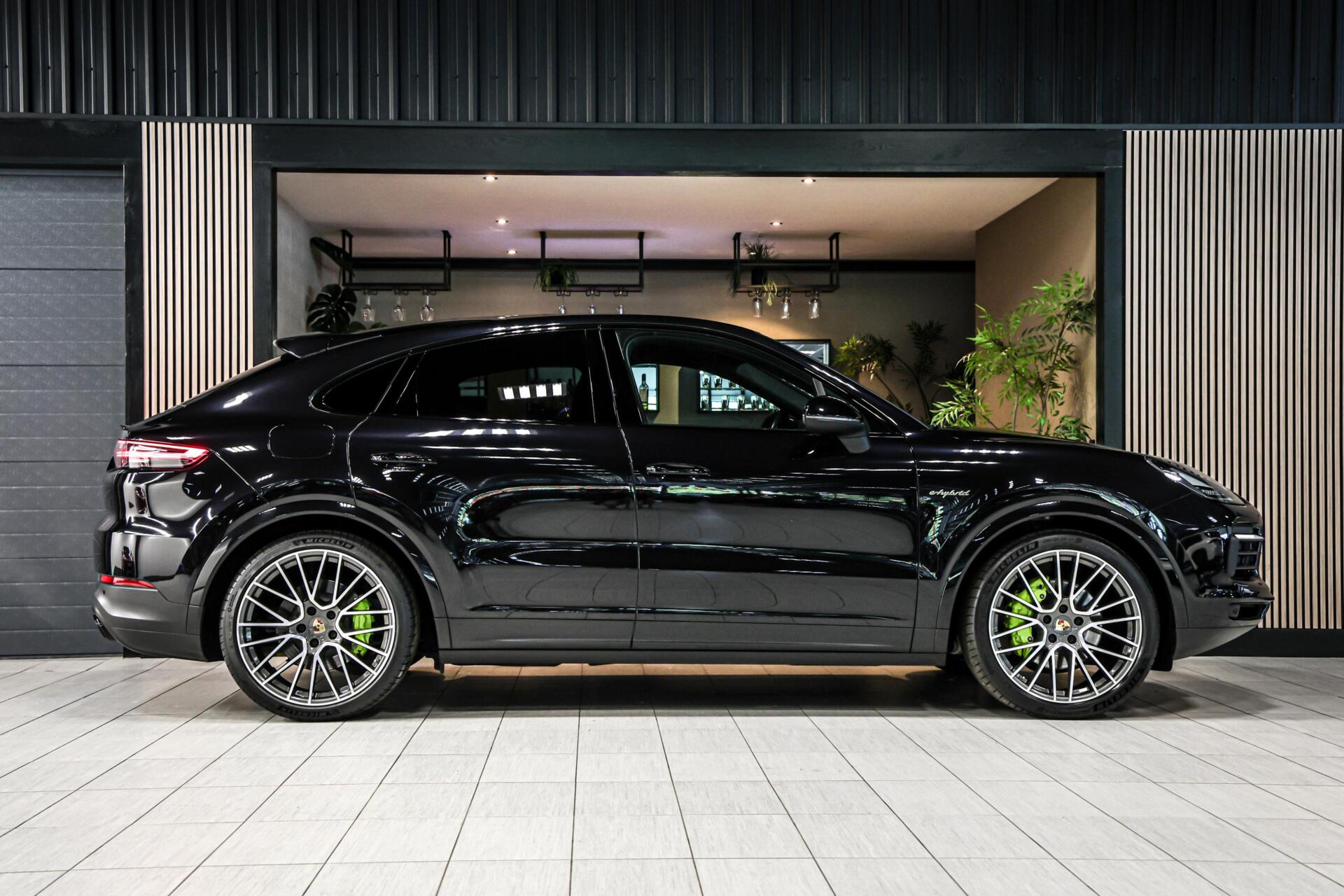 Foto van Porsche Cayenne E-hybrid