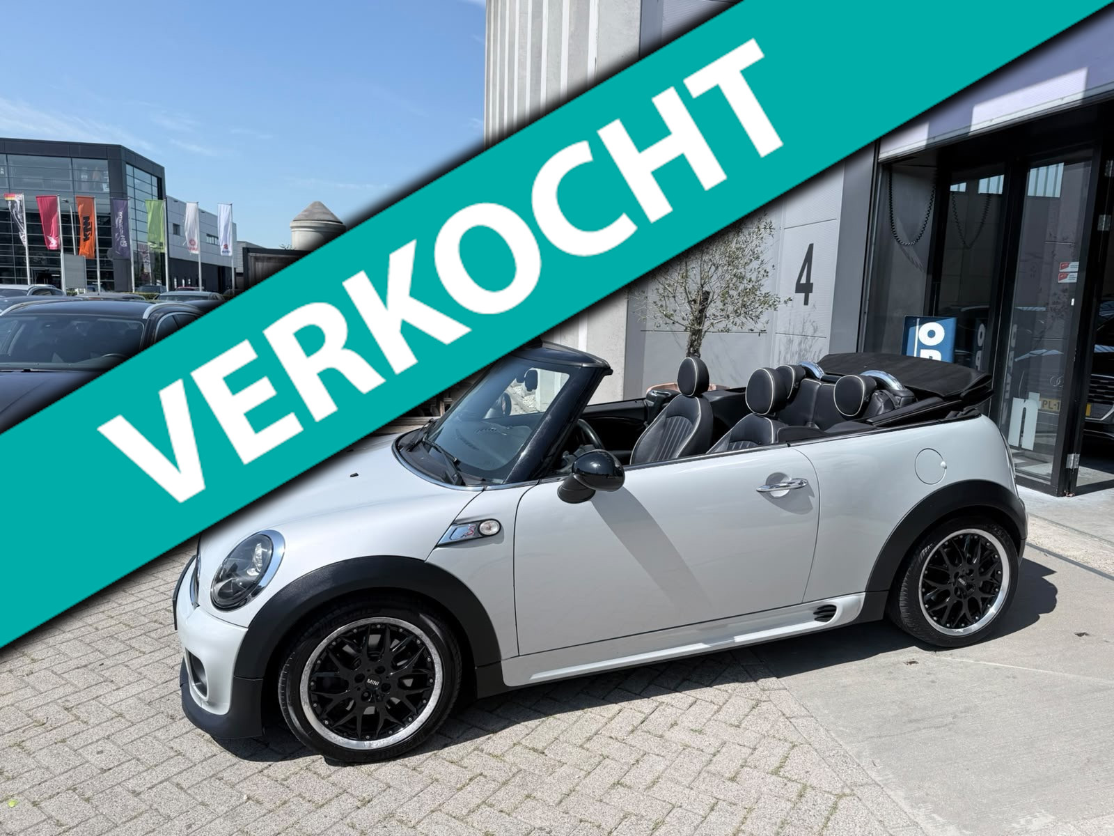 Mini Cooper S Cabrio 1.6 Cooper S JCW AUTOMAAT! VOL OPTIES! INRUIL MOGELIJK! 2014 - voorkant
