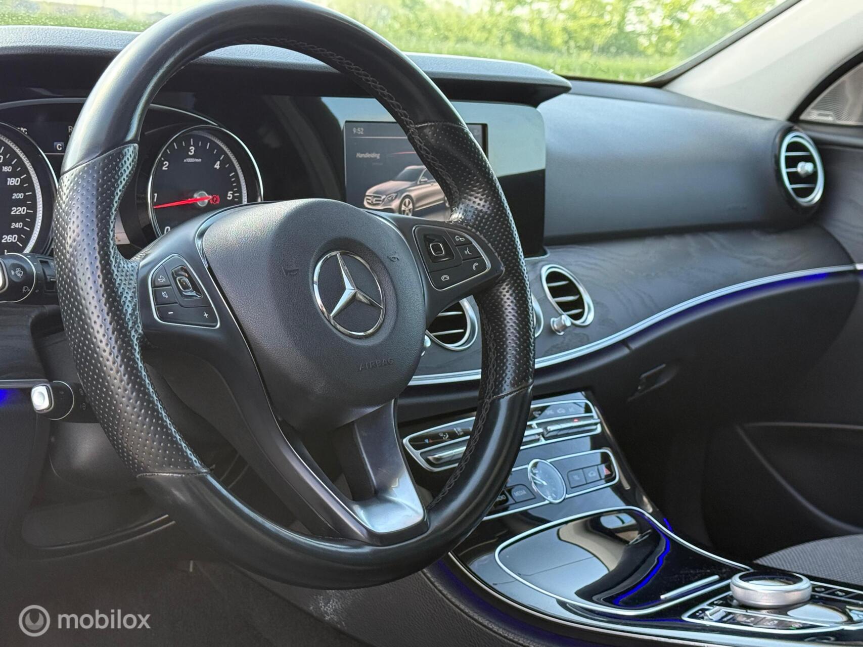Foto van Mercedes-Benz E 220 D