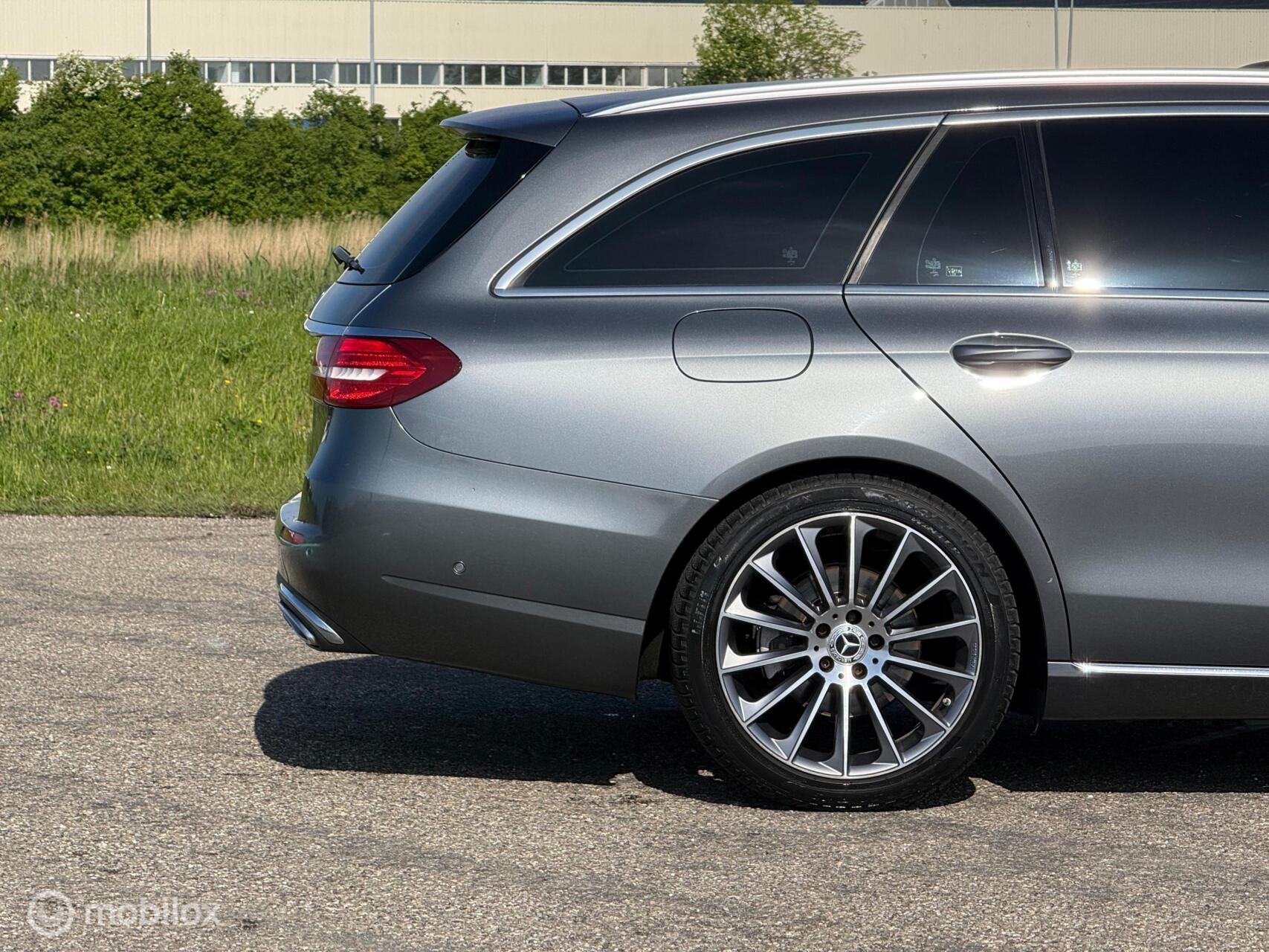 Foto van Mercedes-Benz E 220 D