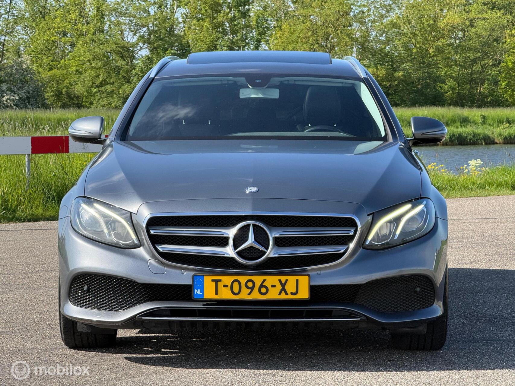 Foto van Mercedes-Benz E 220 D