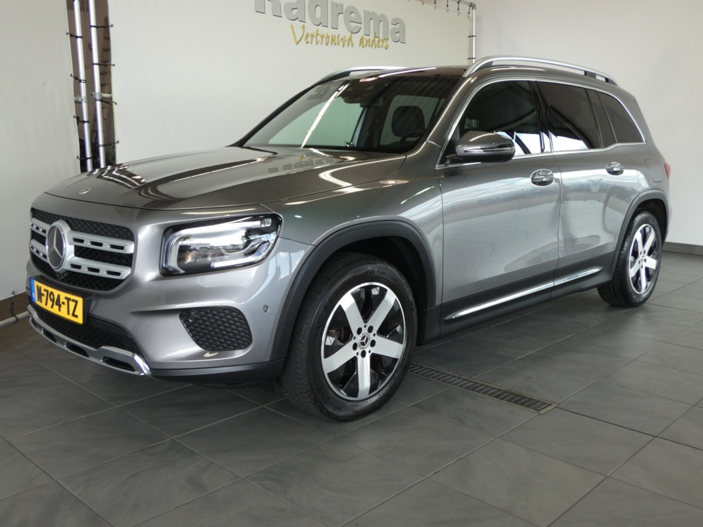 Mercedes-Benz GLB 200 200 Bns Solut. AMG Panodak, Night design  Trekhaak 2022 - voorkant