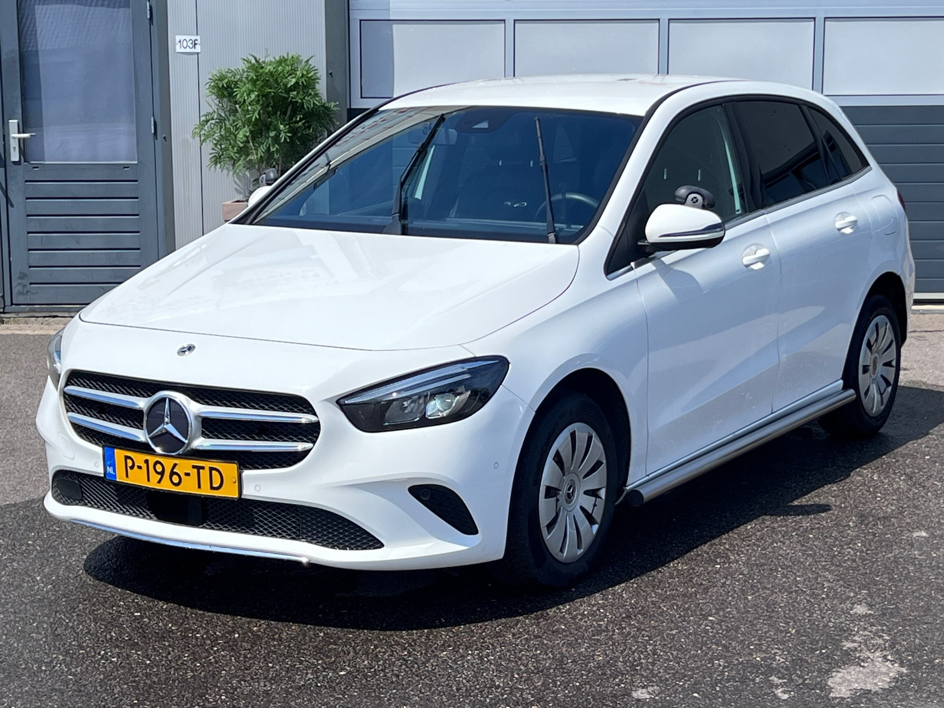 Mercedes-Benz B 200 D 200d / AUTOMAAT / CAMERA / NAP / LEER / XENON / TELEFOON / 1e EIGENAAR 2022 - voorkant
