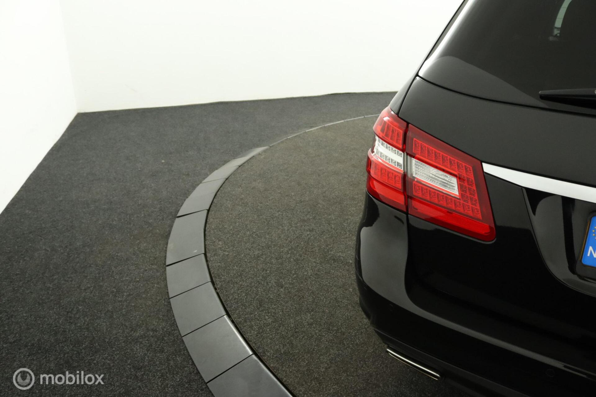 Foto van Mercedes-Benz E 300