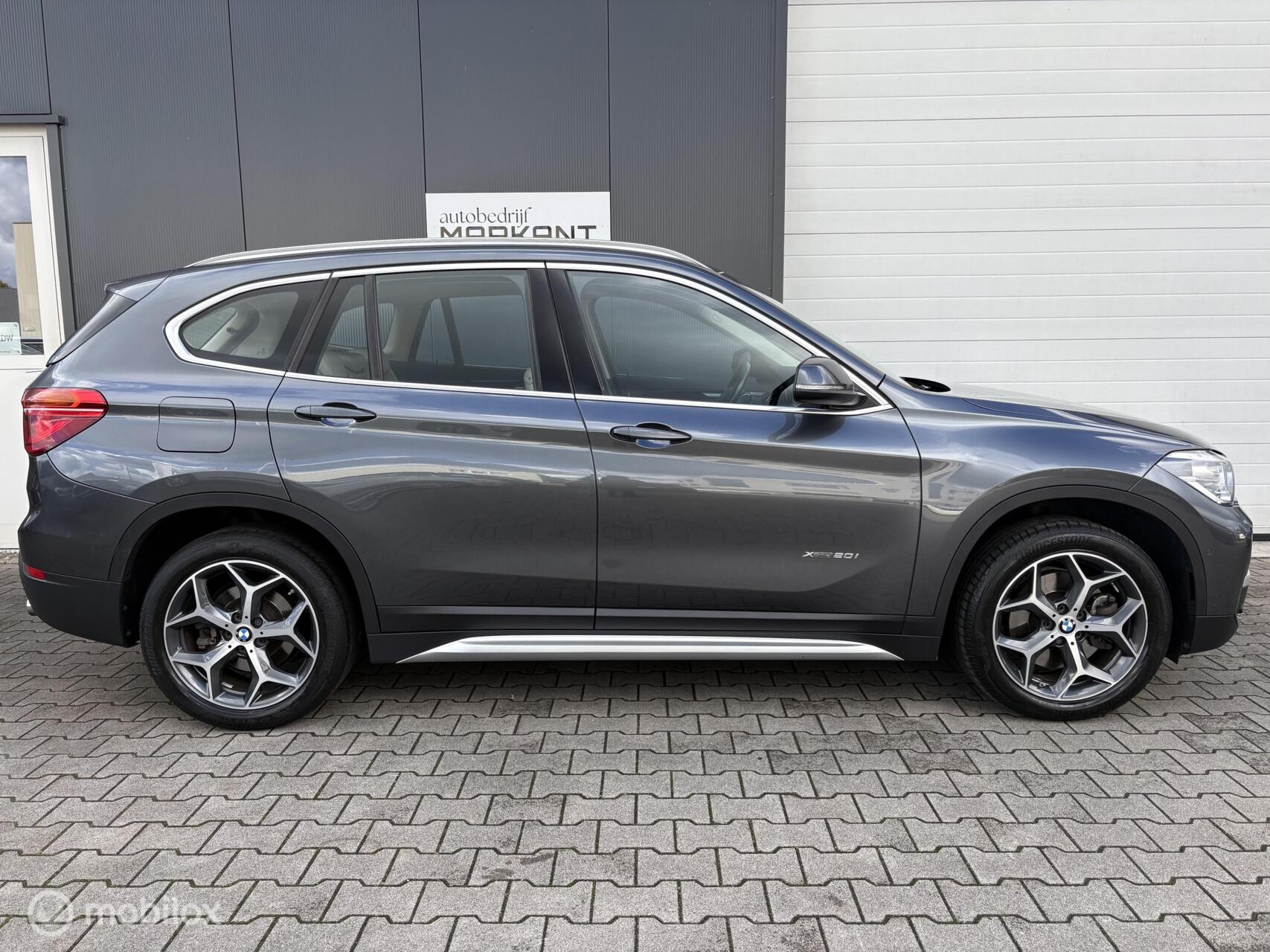 Foto van BMW X1 Xdrive20i