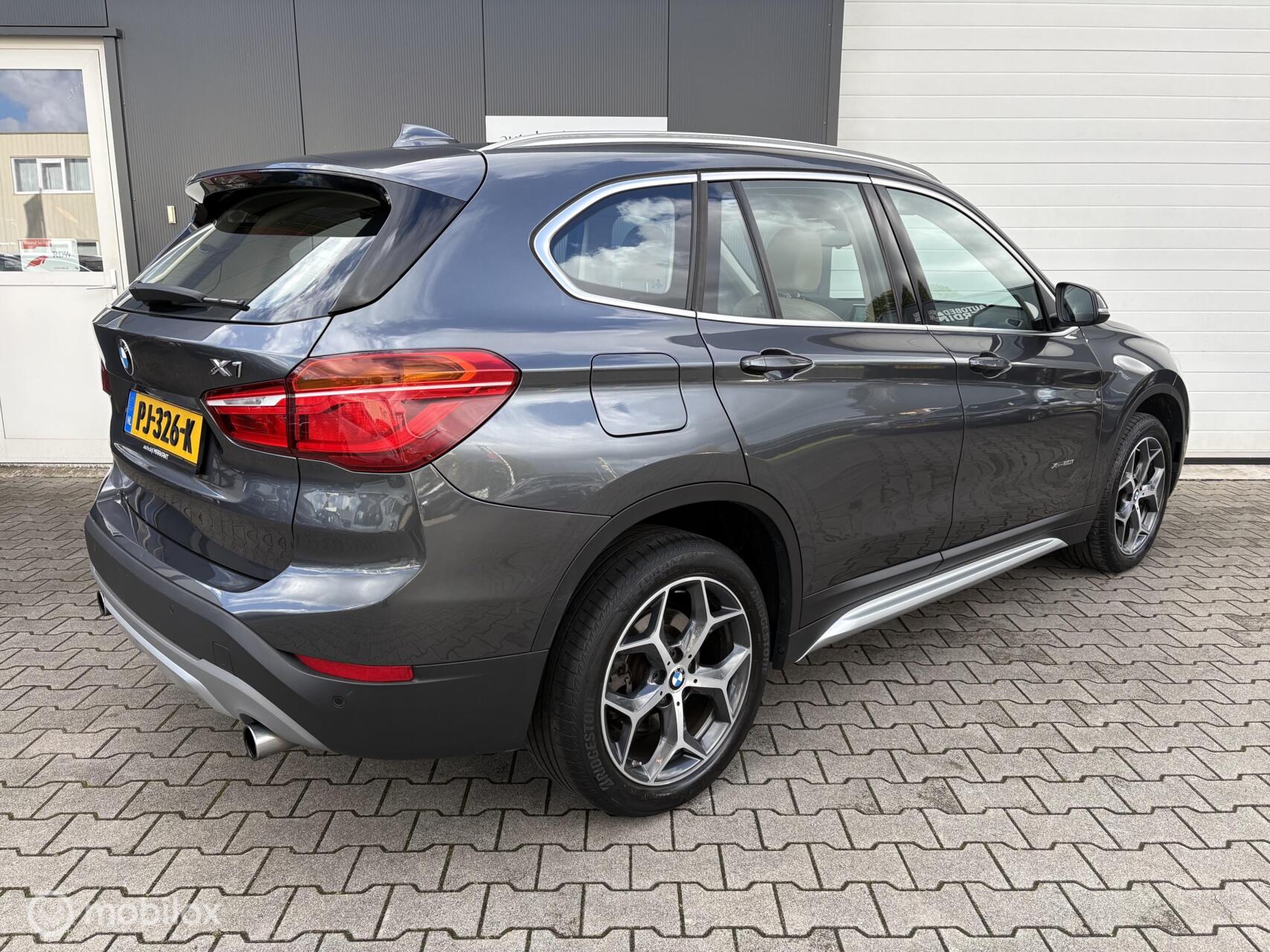 Foto van BMW X1 Xdrive20i