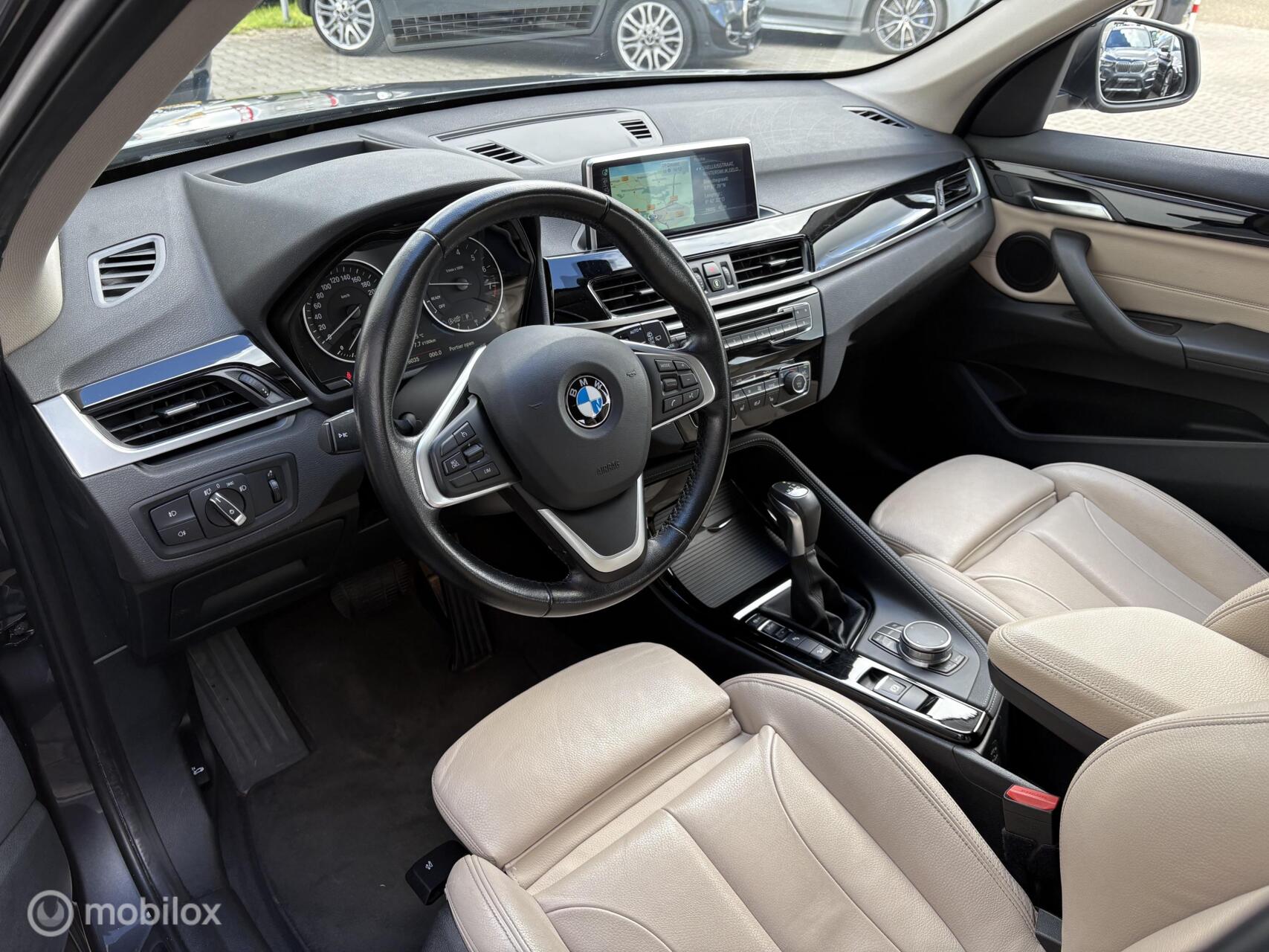 Foto van BMW X1 Xdrive20i