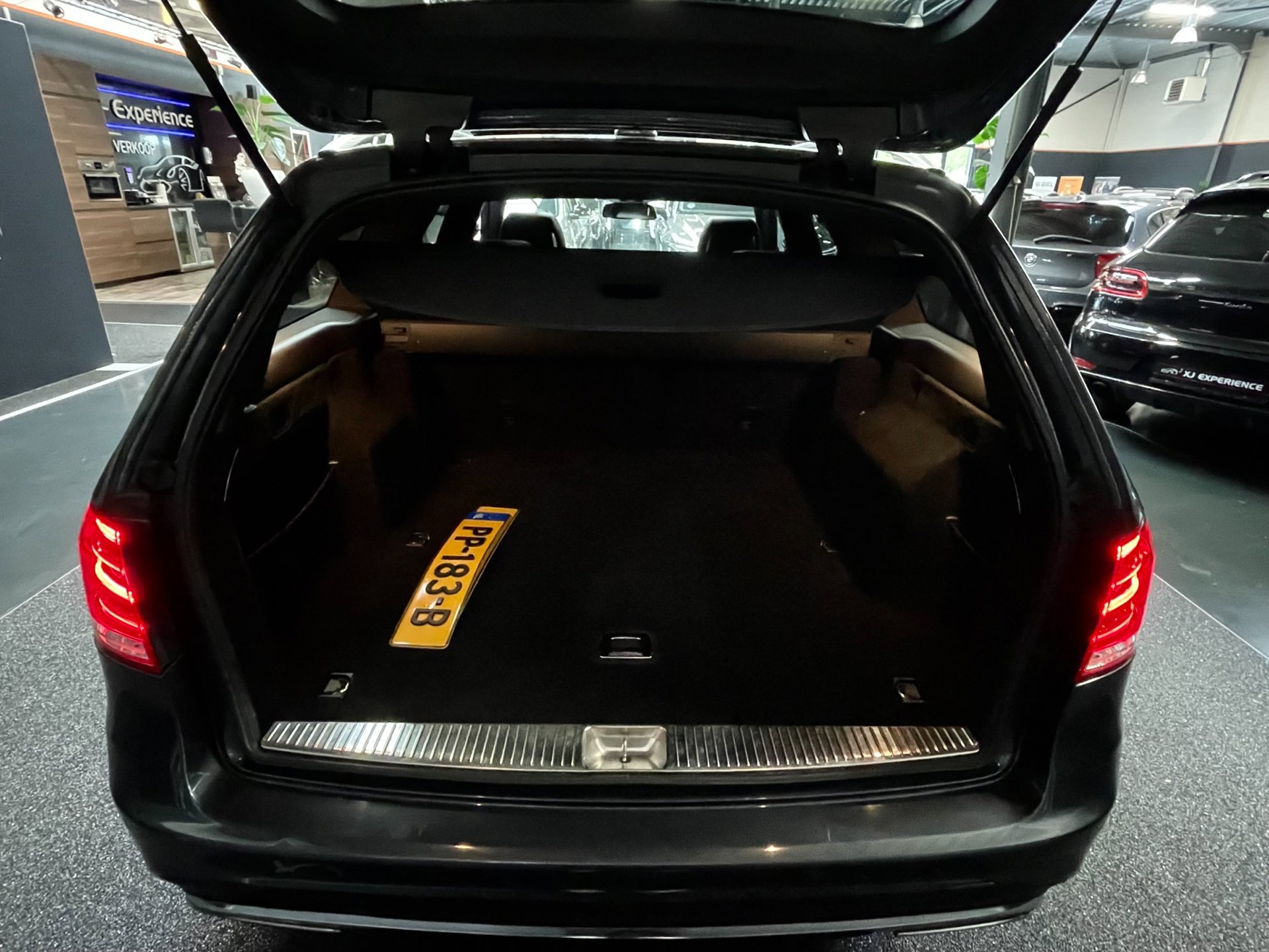 Foto van Mercedes-Benz E 350