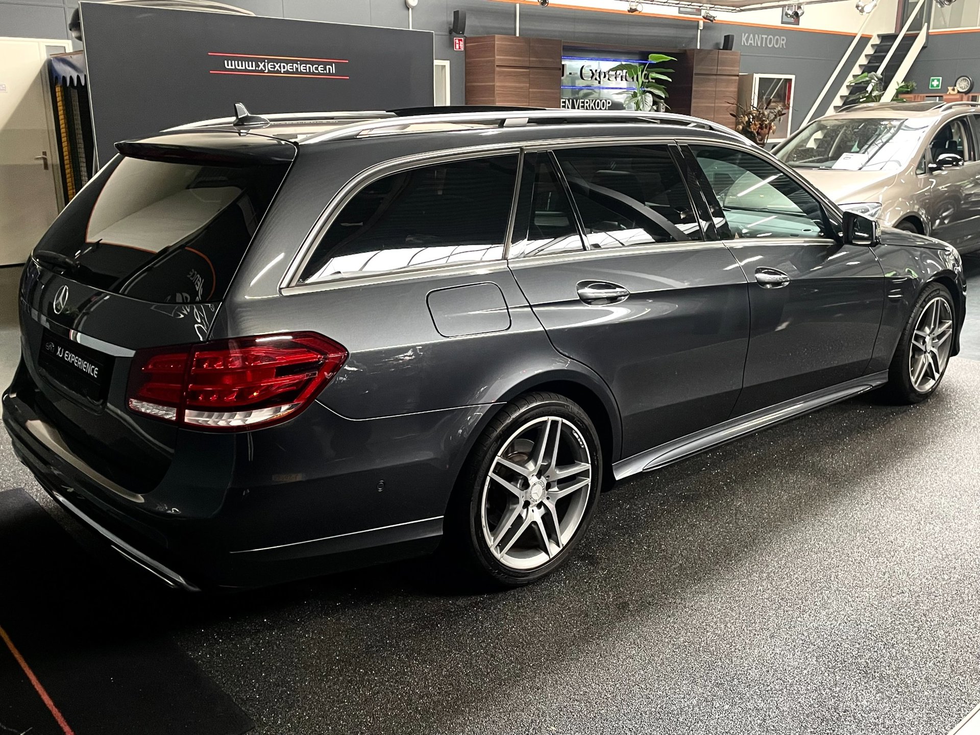 Foto van Mercedes-Benz E 350