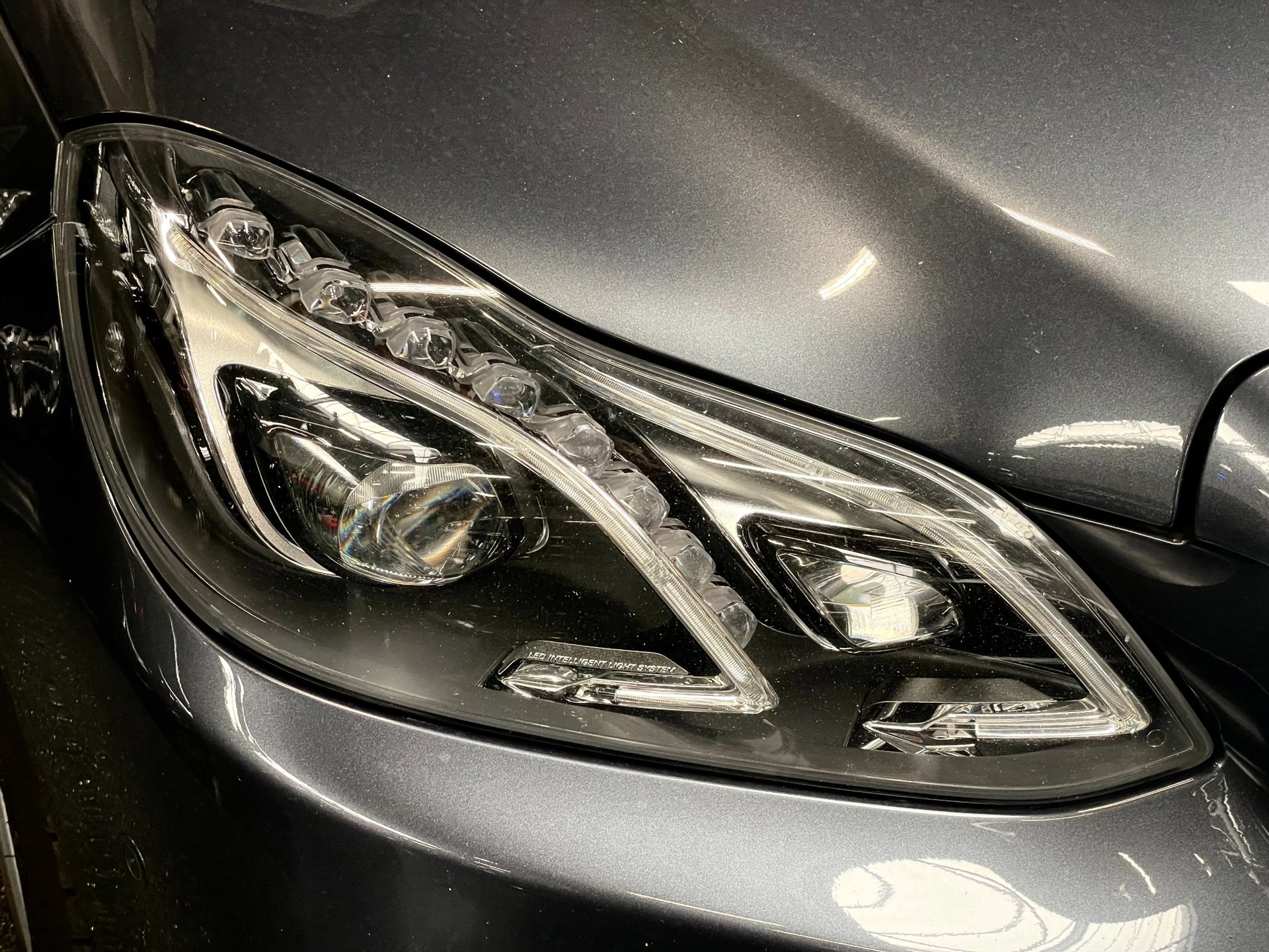Foto van Mercedes-Benz E 350