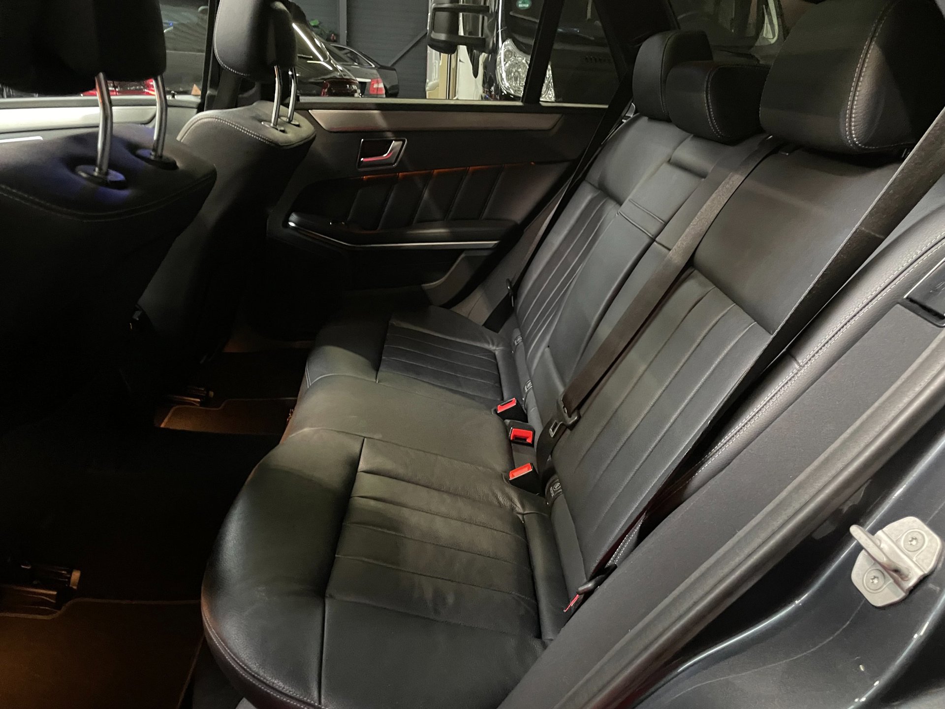 Foto van Mercedes-Benz E 350