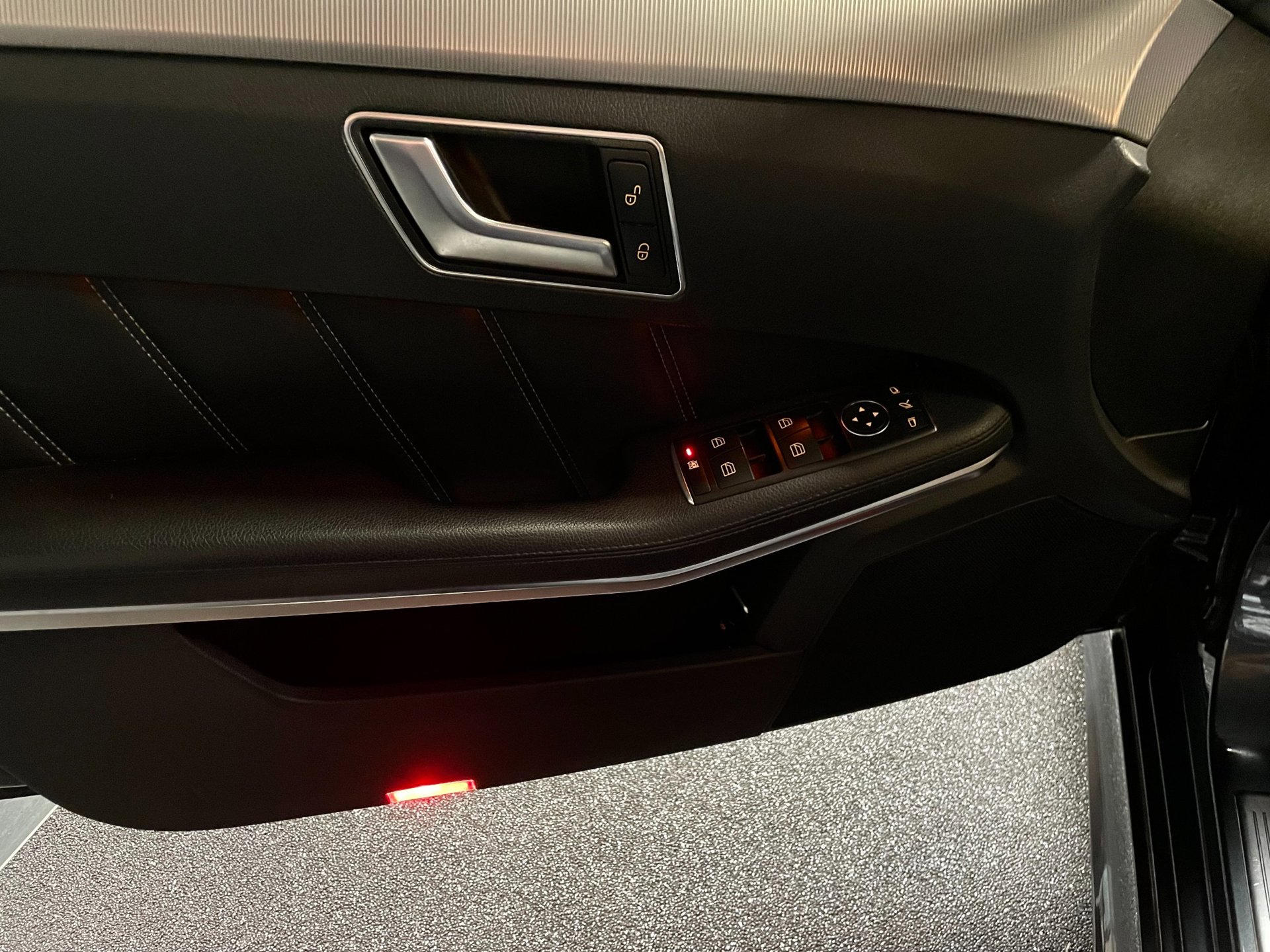 Foto van Mercedes-Benz E 350