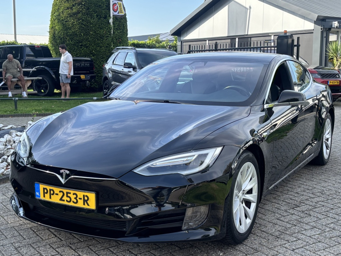 Tesla Model S 75 Base PANORAMADAK BTW 2017 - voorkant