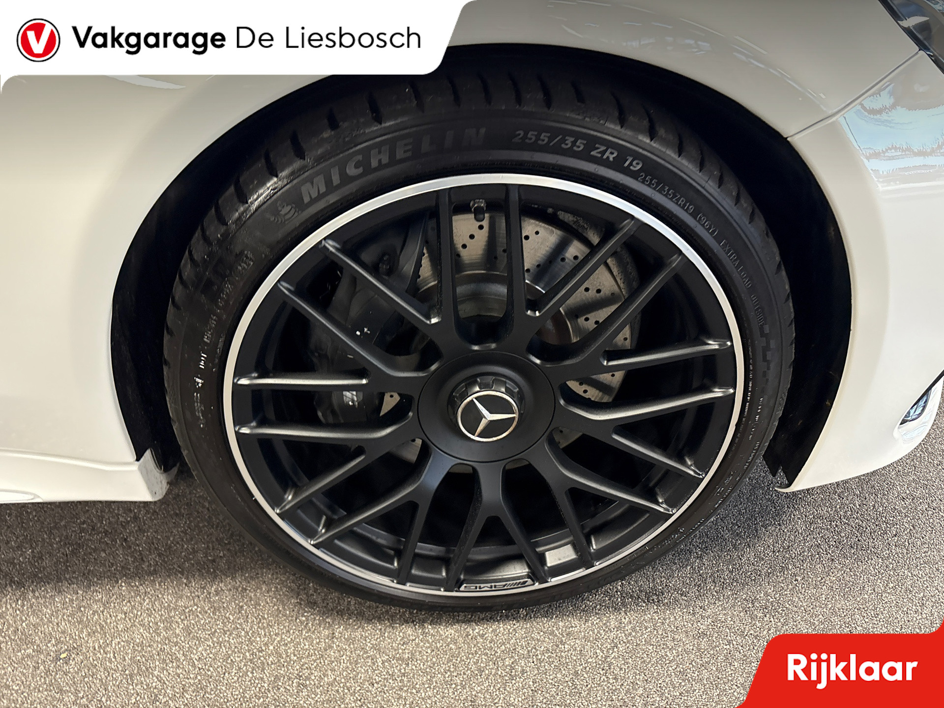 Foto van Mercedes-Benz AMG C 63
