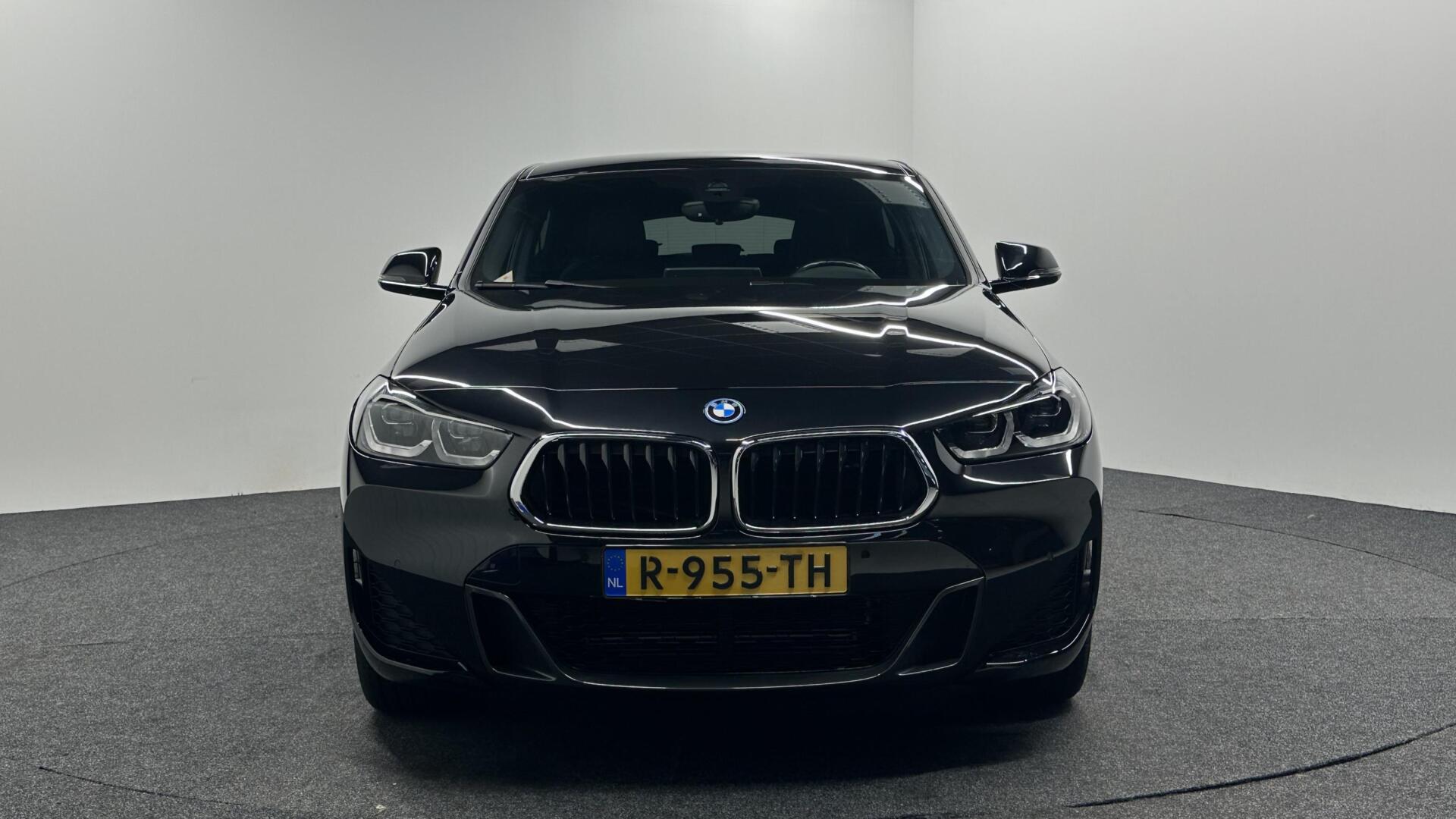 Foto van BMW X2 Xdrive25e