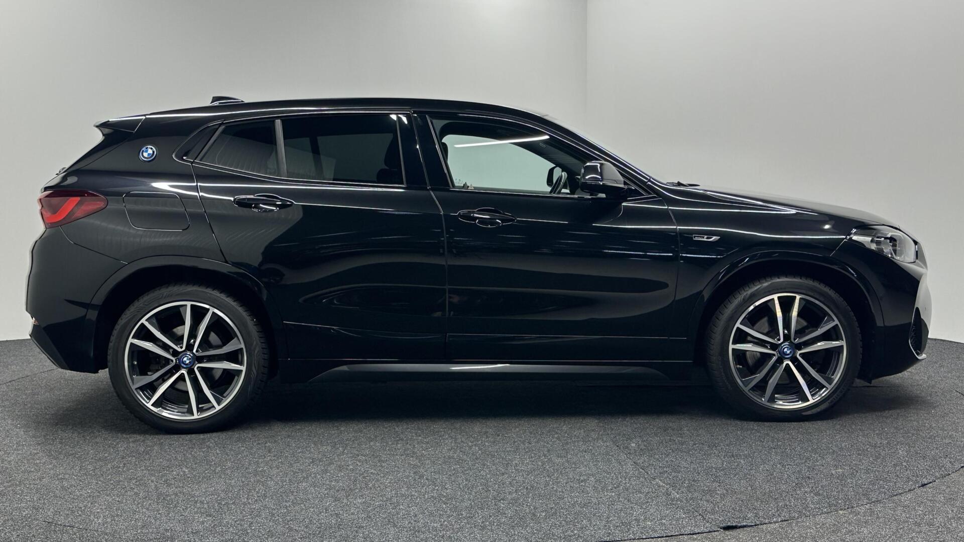 Foto van BMW X2 Xdrive25e
