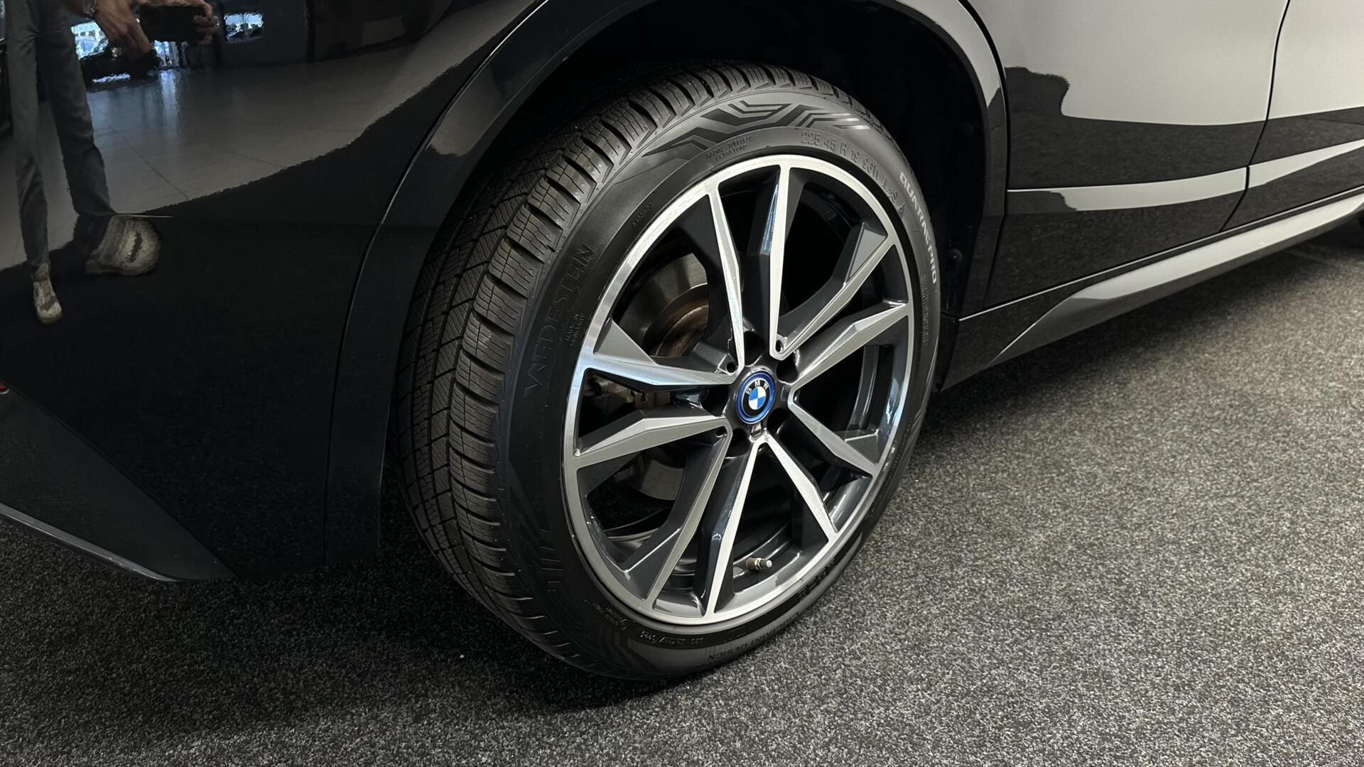 Foto van BMW X2 Xdrive25e