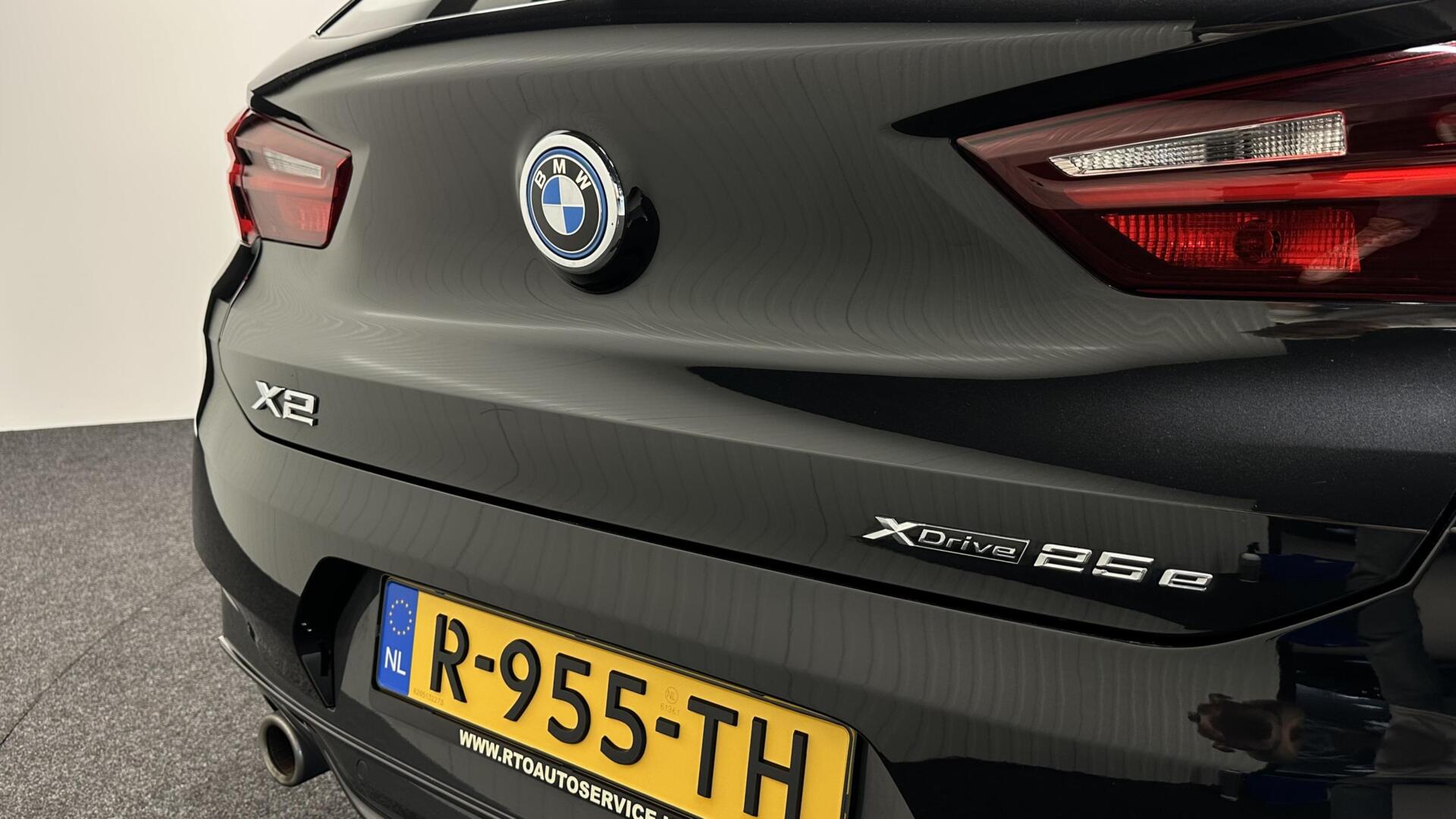 Foto van BMW X2 Xdrive25e