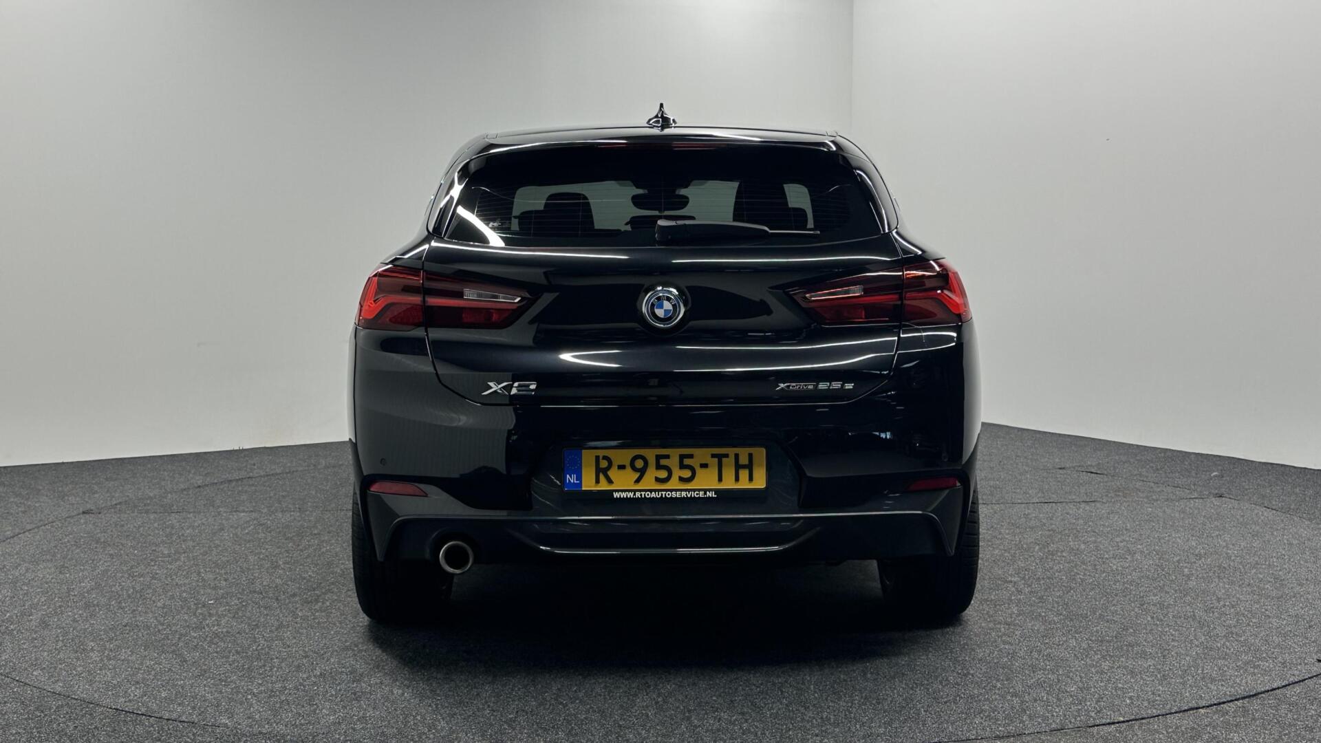 Foto van BMW X2 Xdrive25e