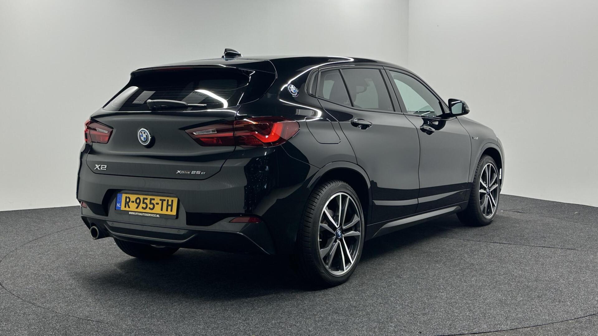 Foto van BMW X2 Xdrive25e