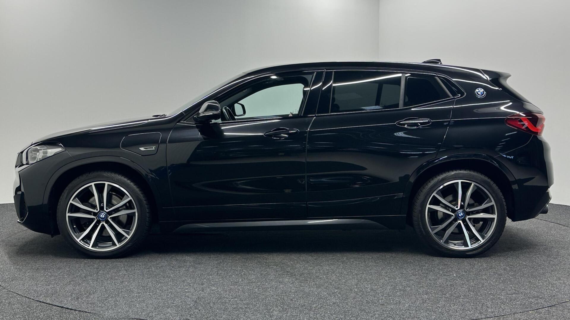 Foto van BMW X2 Xdrive25e