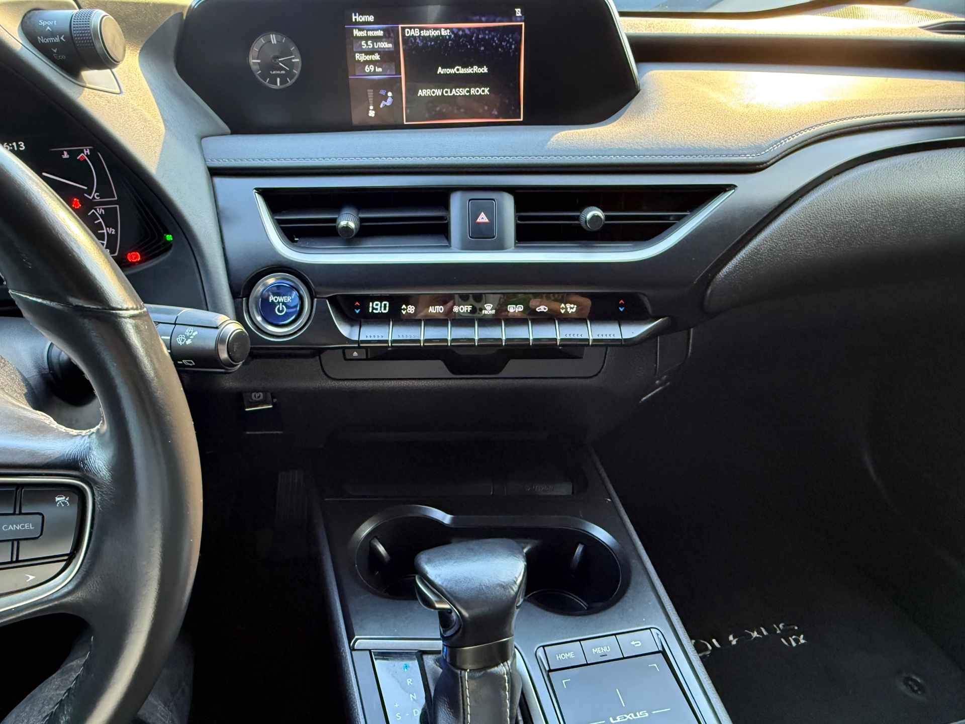 Foto van Lexus Lexus Ux250h