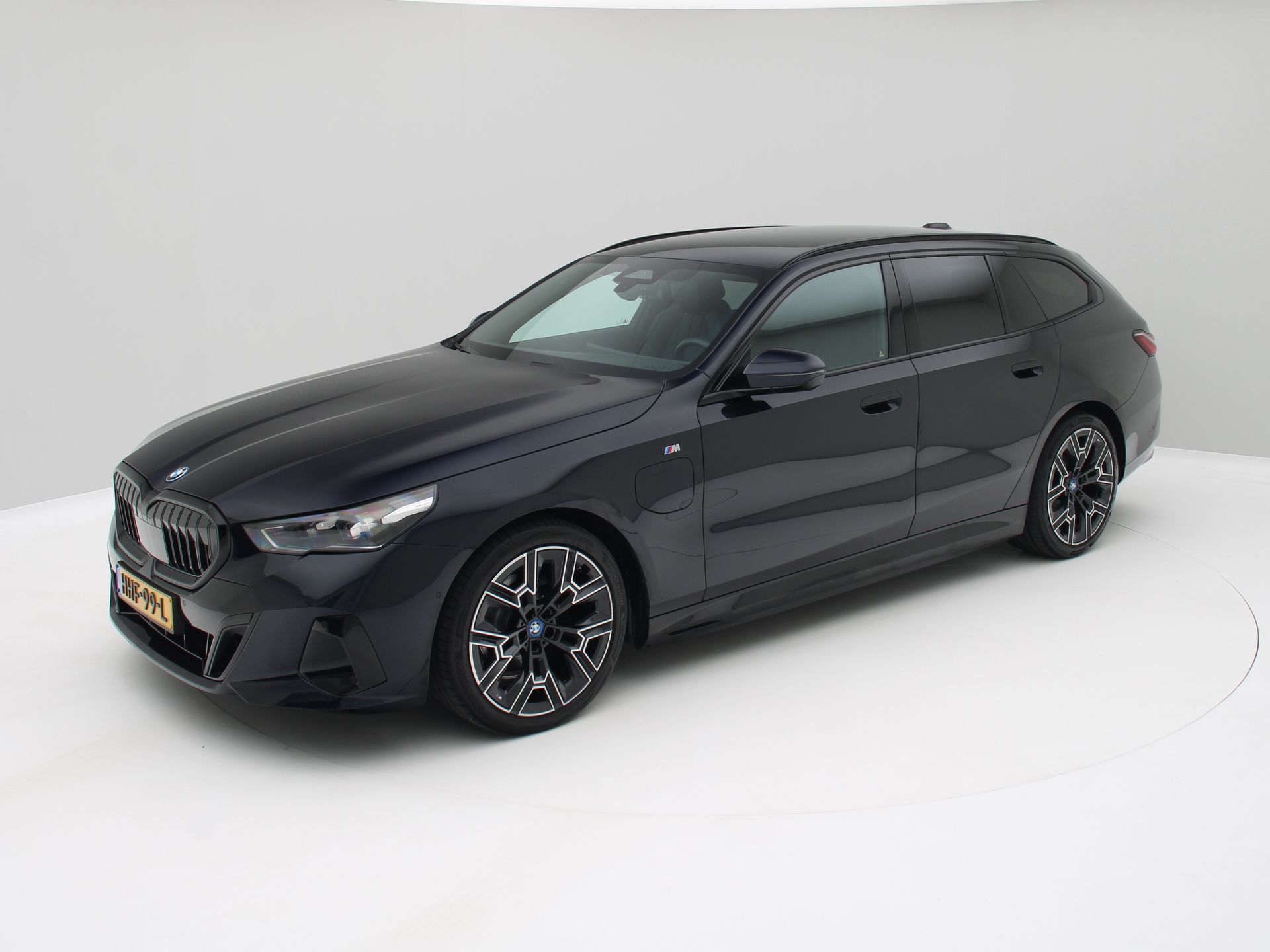 BMW 5-serie Touring 530e M Sport Edition 2025 - voorkant