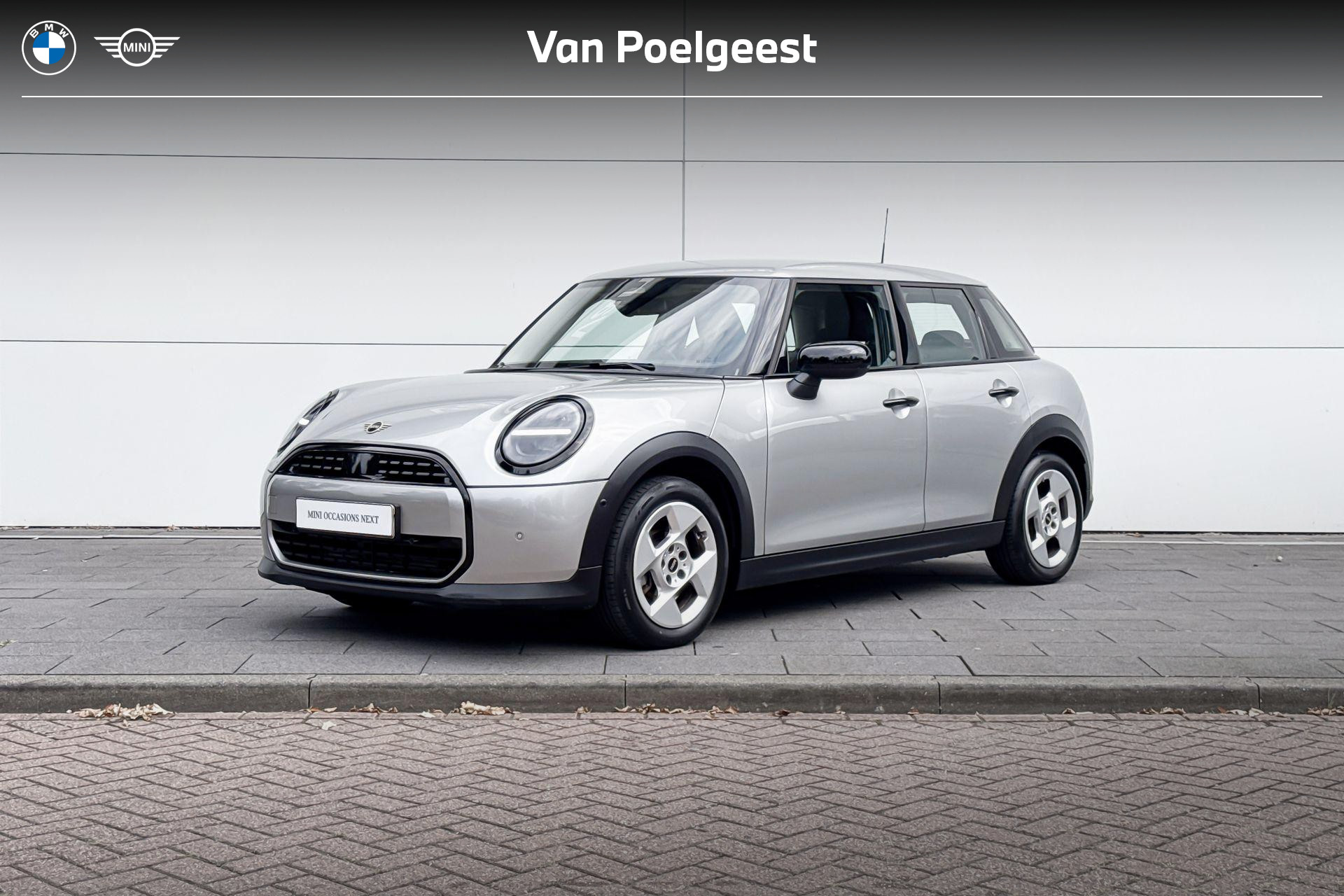 Mini 5-deurs Cooper C Essential 2025 - voorkant