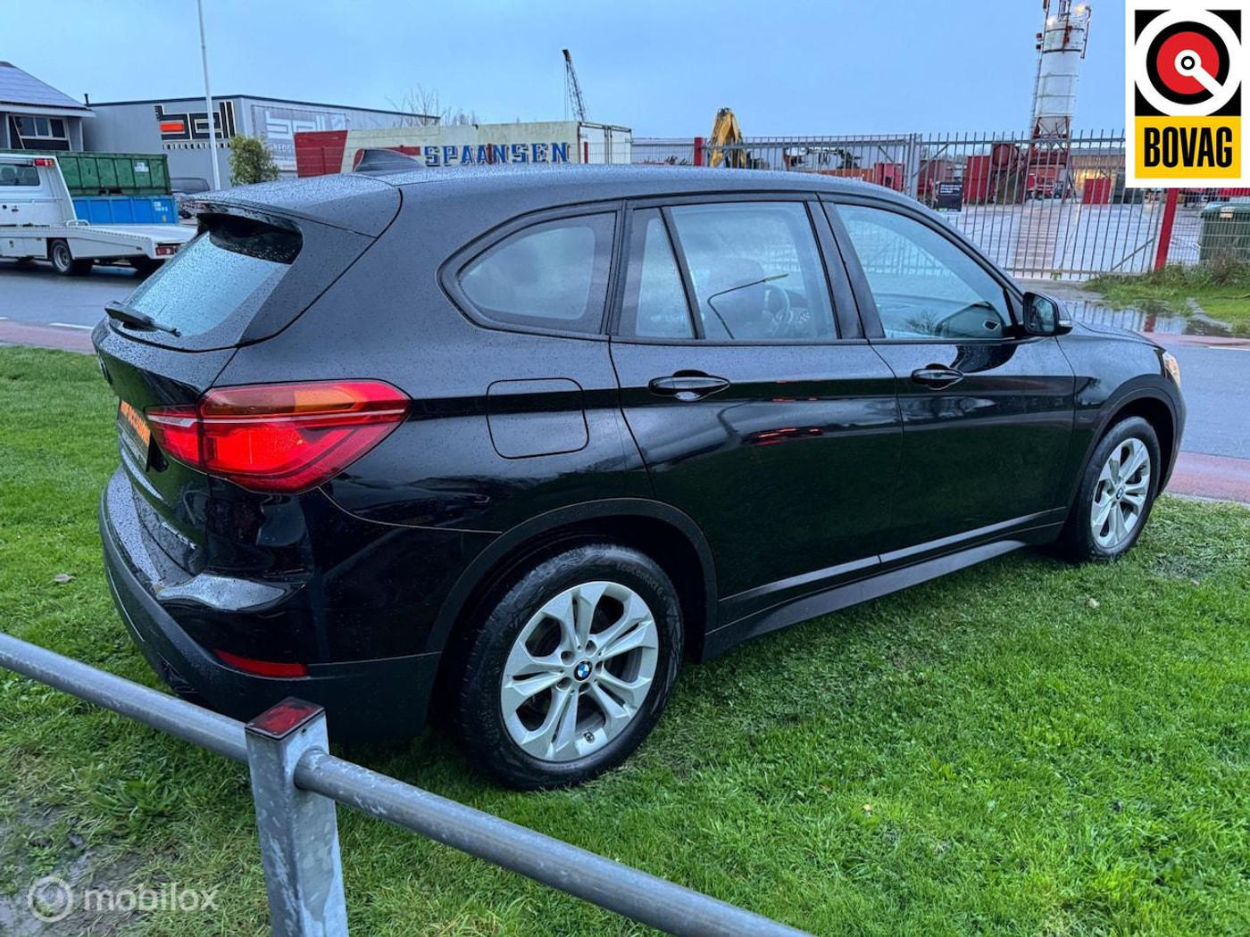 Foto van BMW X1 Xdrive25e