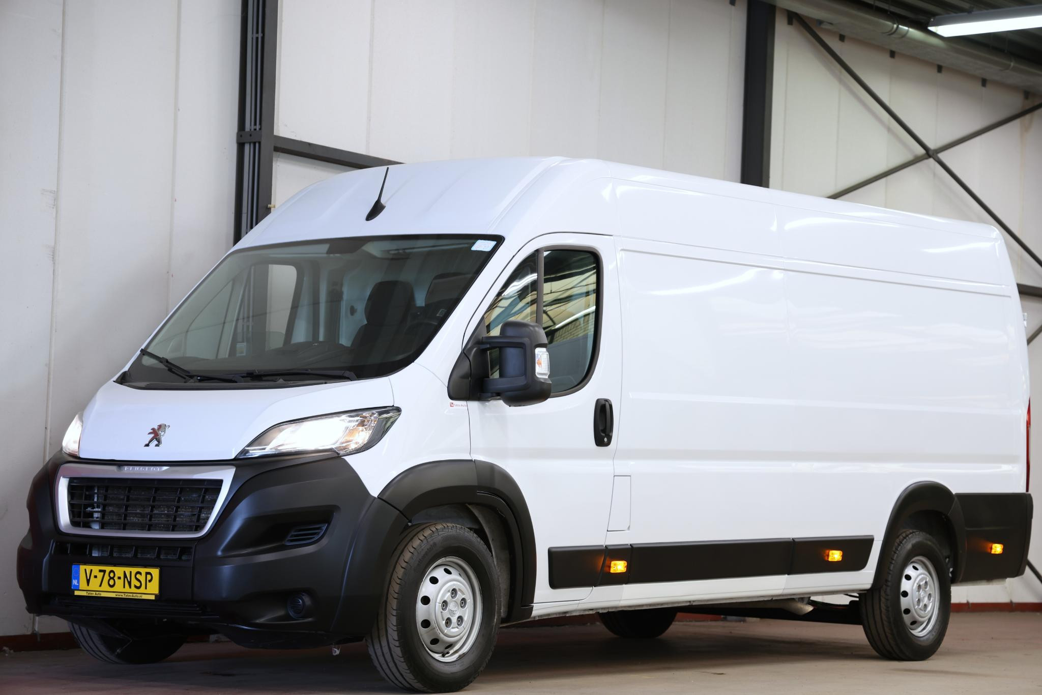 Peugeot Boxer 2.2 BlueHDi 140 L4H2 HEAVY DUTY 2022 - voorkant