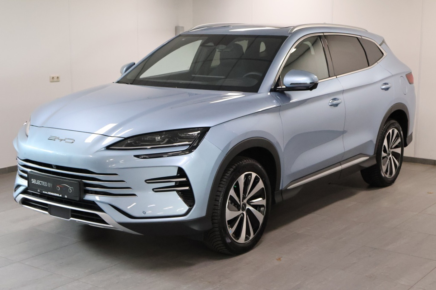 BYD Seal U 1.5 DM-i FWD Boost | Trekhaak | All-Weather Banden 2025 - voorkant