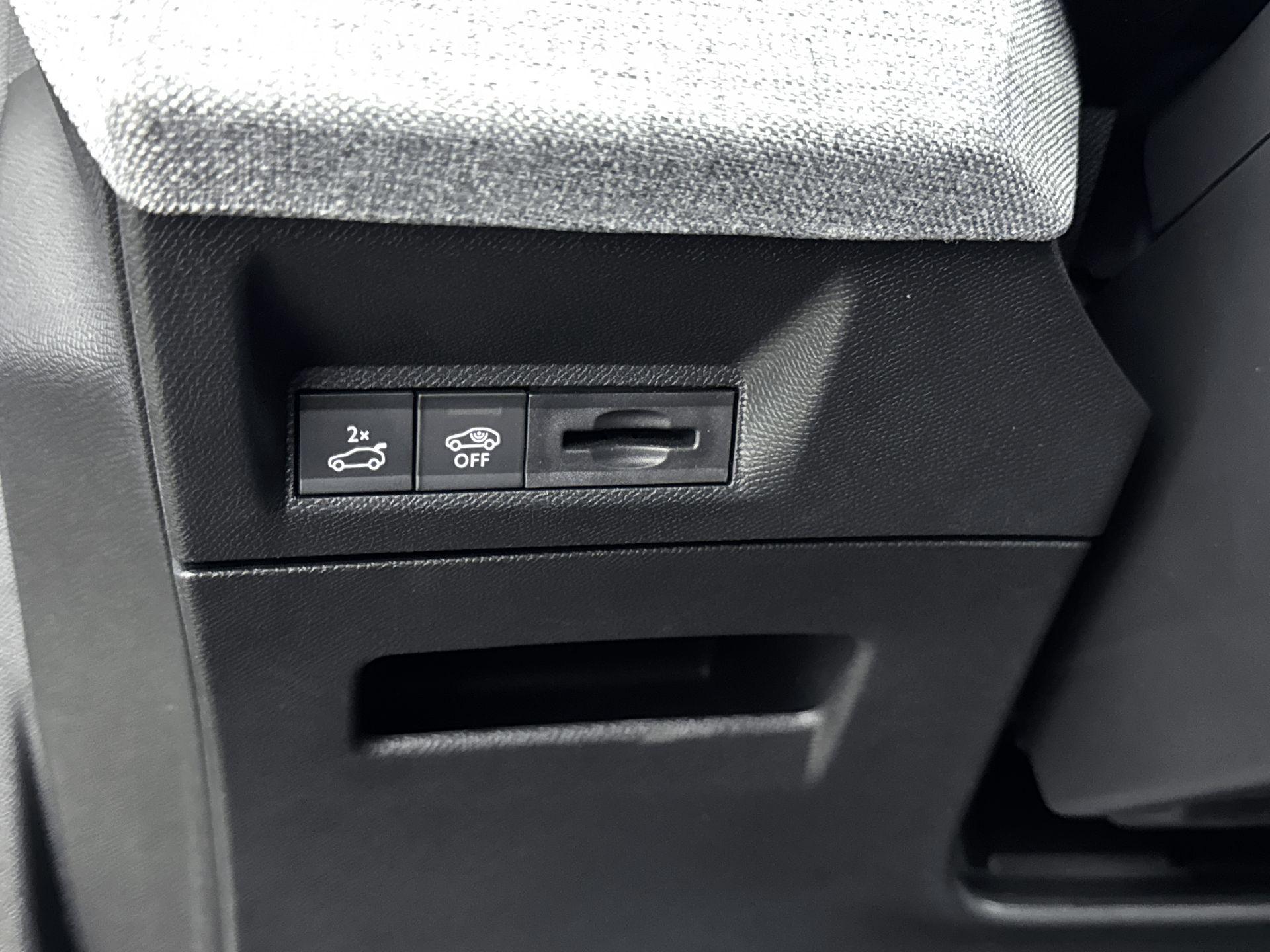 Foto van Peugeot E-5008
