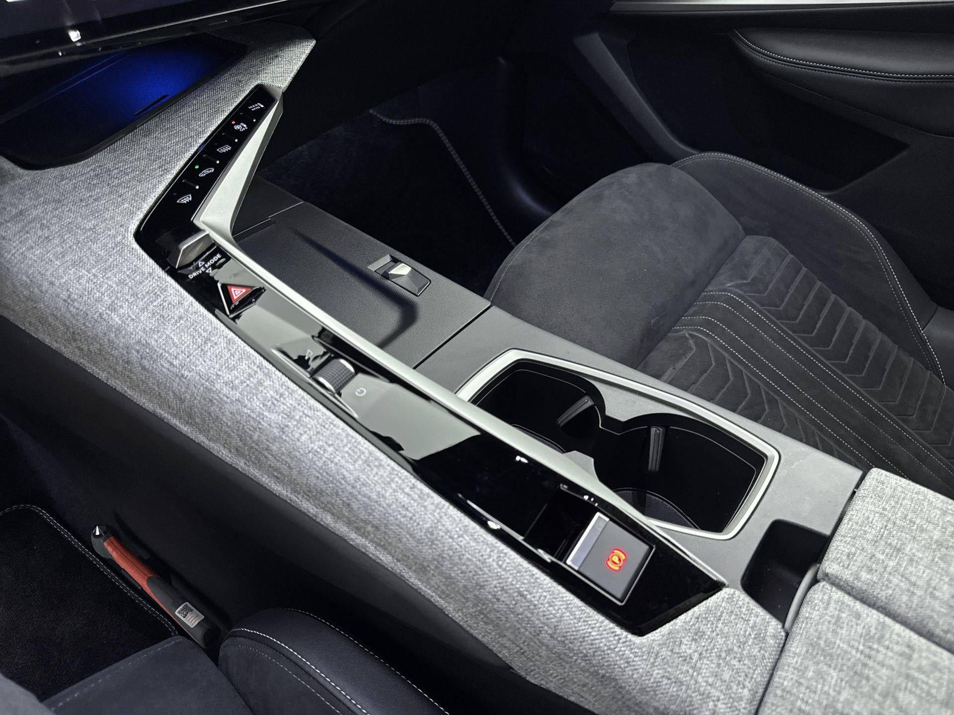 Foto van Peugeot E-5008