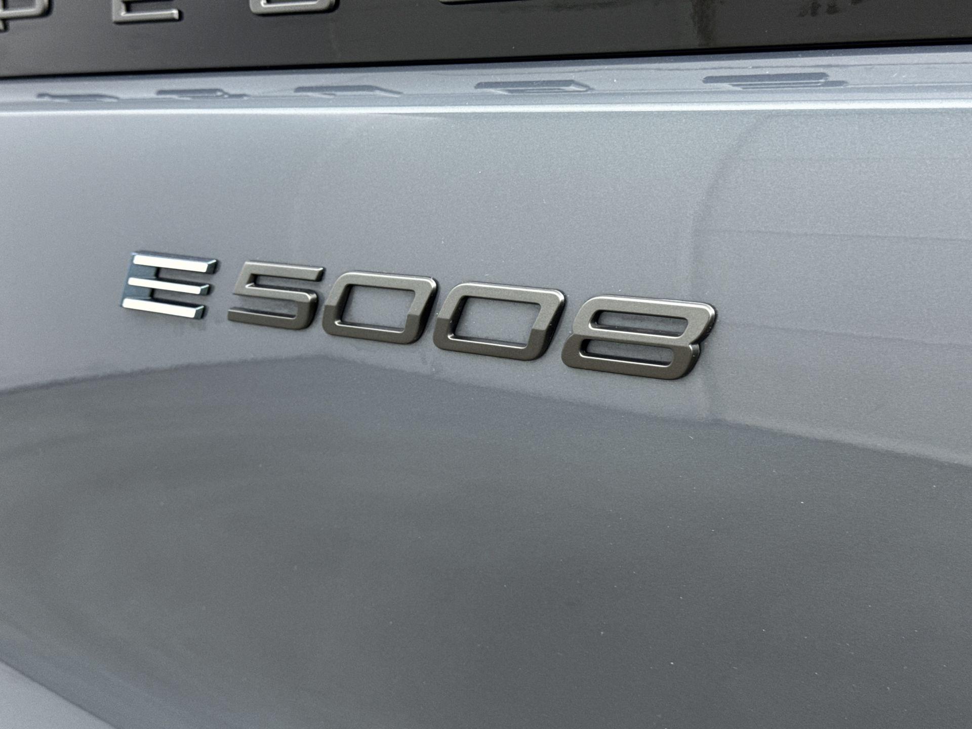 Foto van Peugeot E-5008