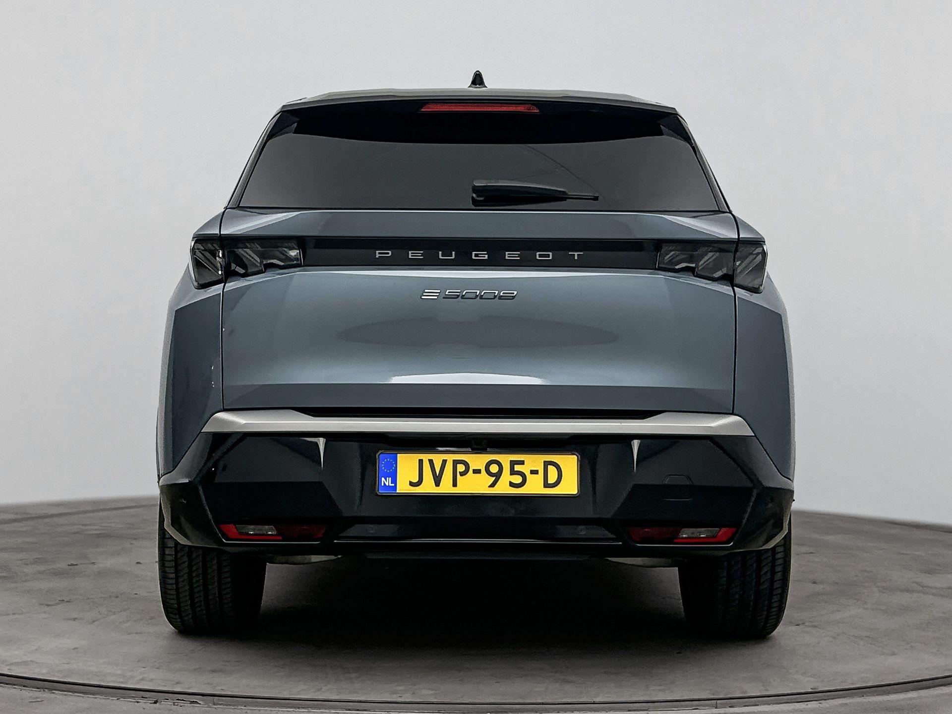 Foto van Peugeot E-5008