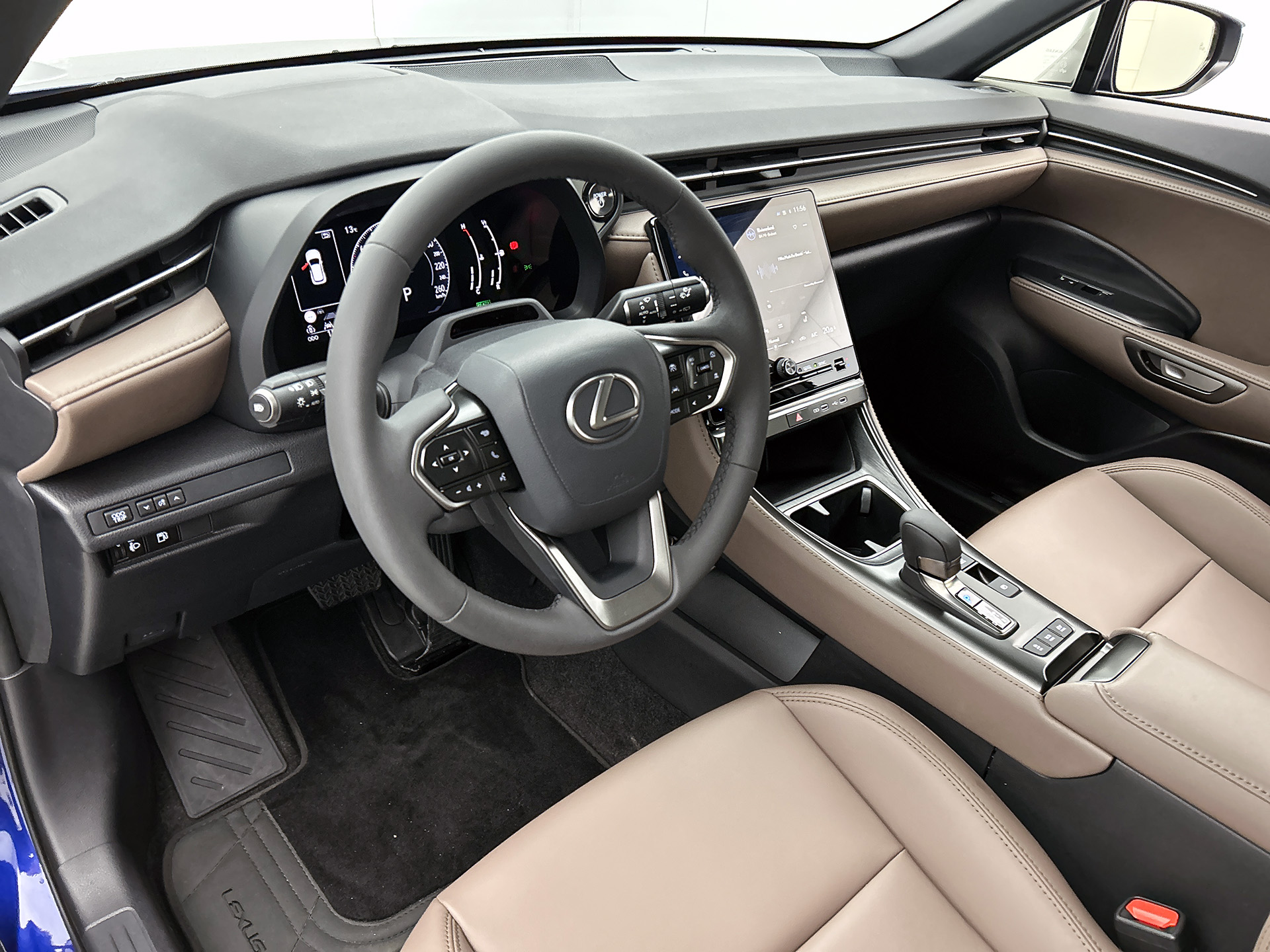Foto van Lexus LBX