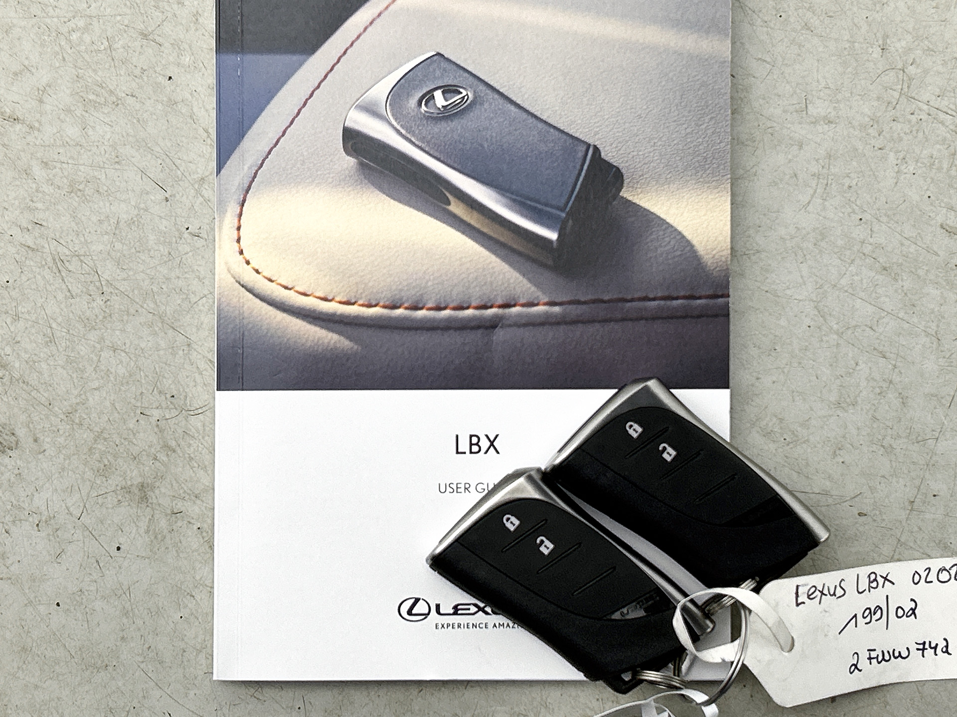 Foto van Lexus LBX
