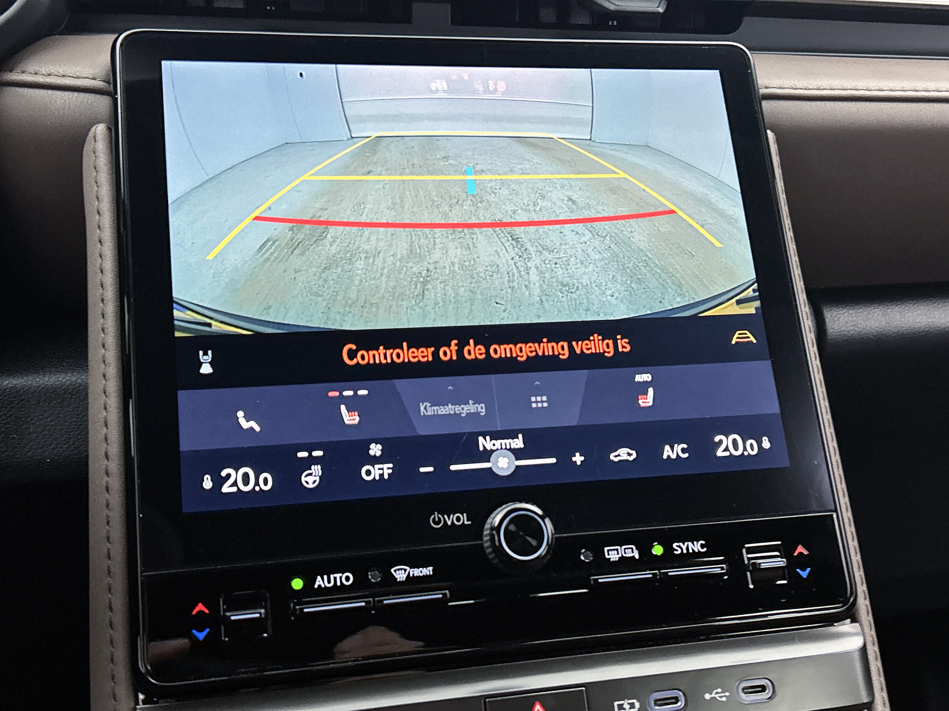 Foto van Lexus LBX