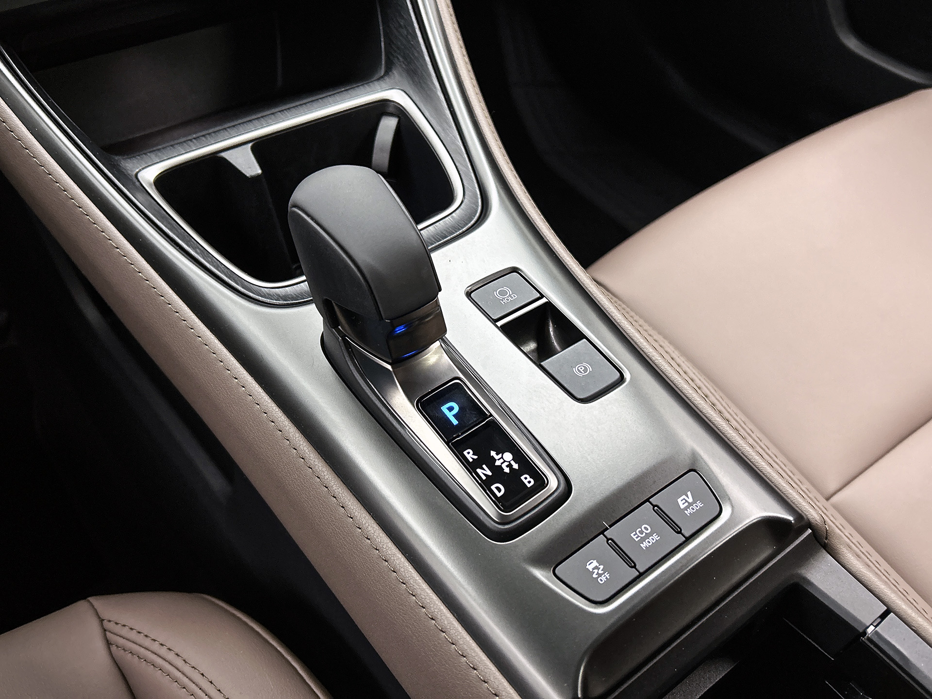 Foto van Lexus LBX