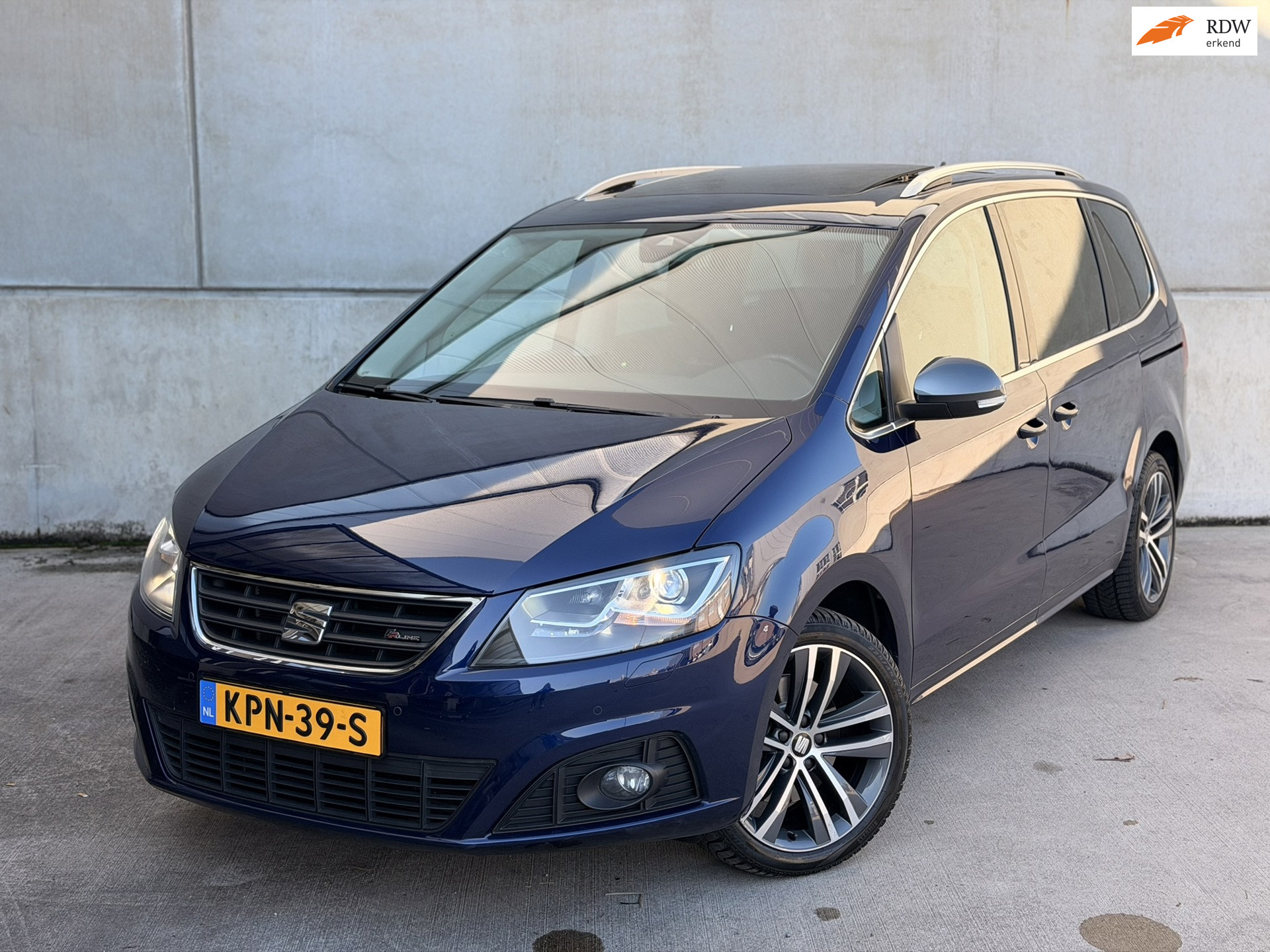 Seat Alhambra 2.0 TSI FR DSG Pano 7P Trekh ACC Camera Keyless Massage 220PK 2018 - voorkant