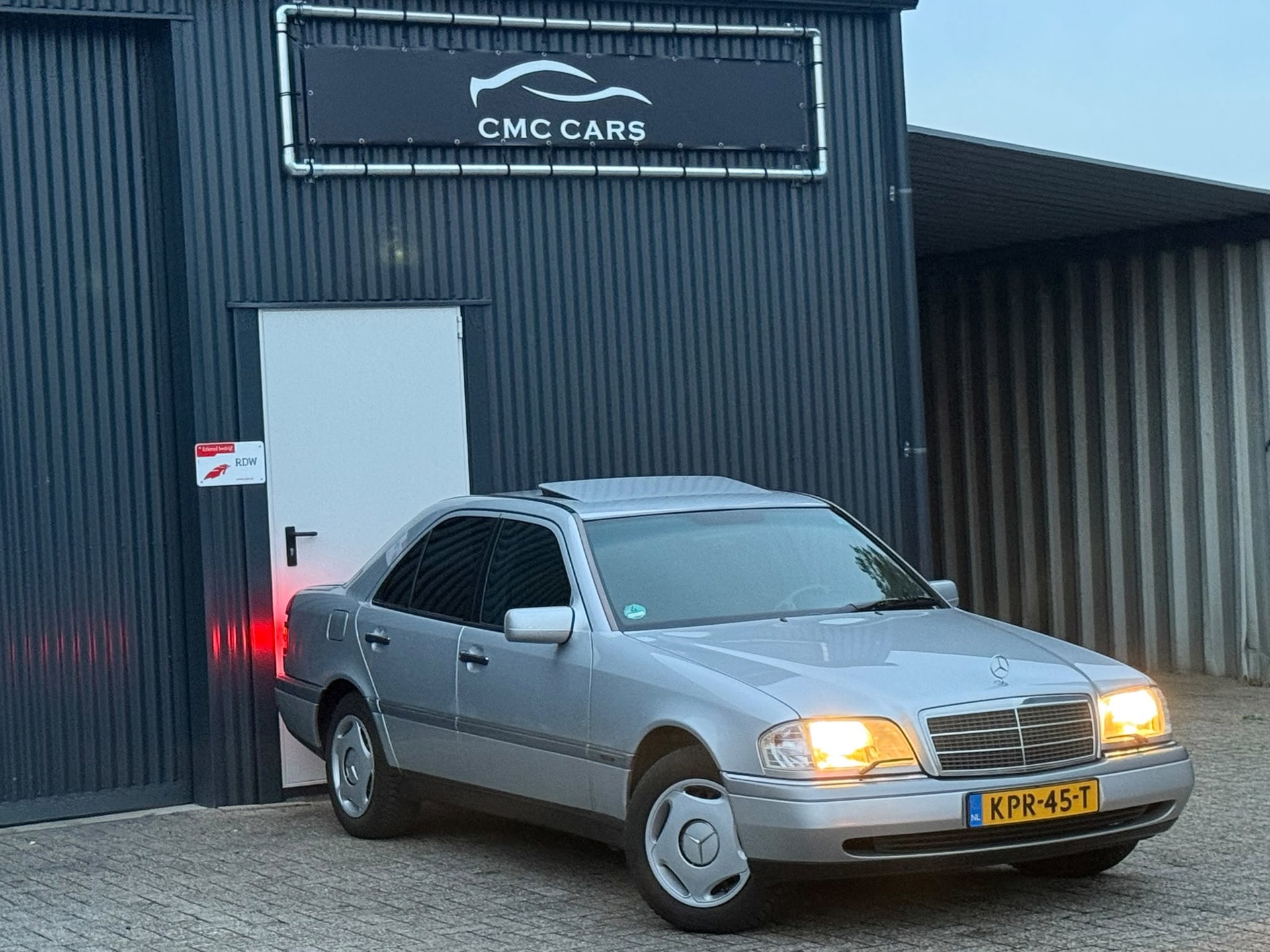 Mercedes-Benz C-klasse 280 Classic SUPER NETTE AUTO!! VOLLEDIG ONDERHOUDEN!! 1995 - voorkant