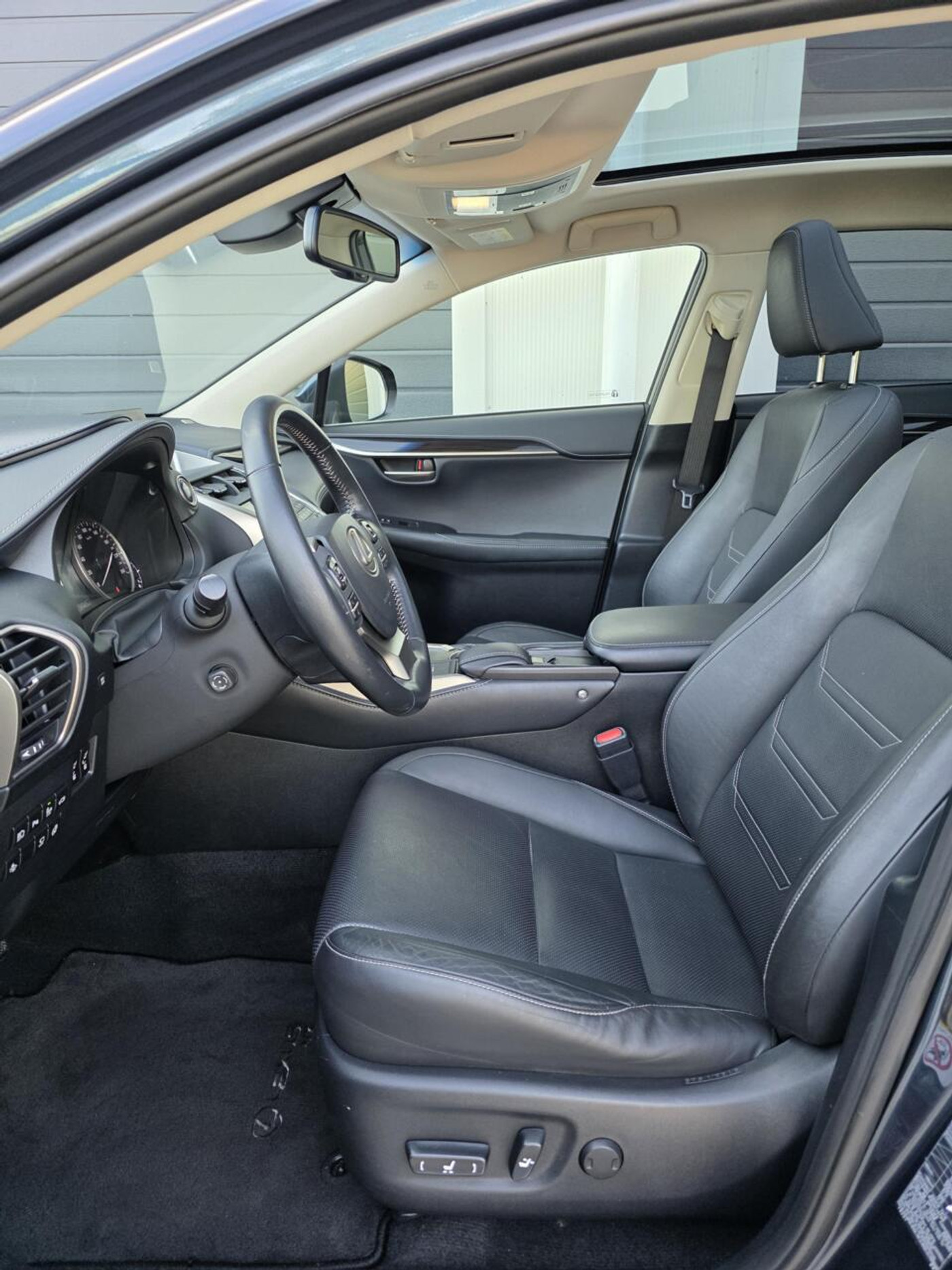 Foto van Lexus NX