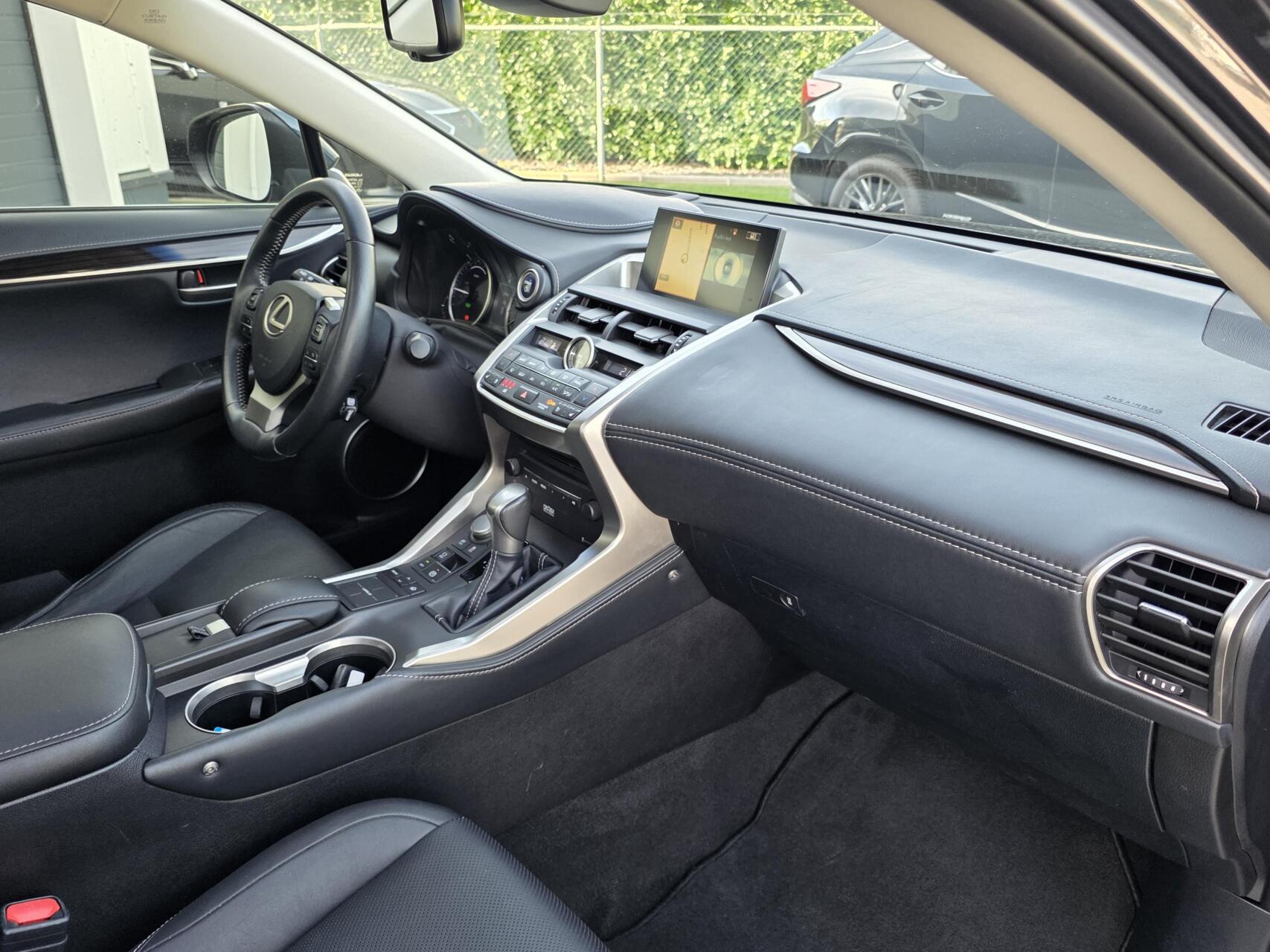 Foto van Lexus NX