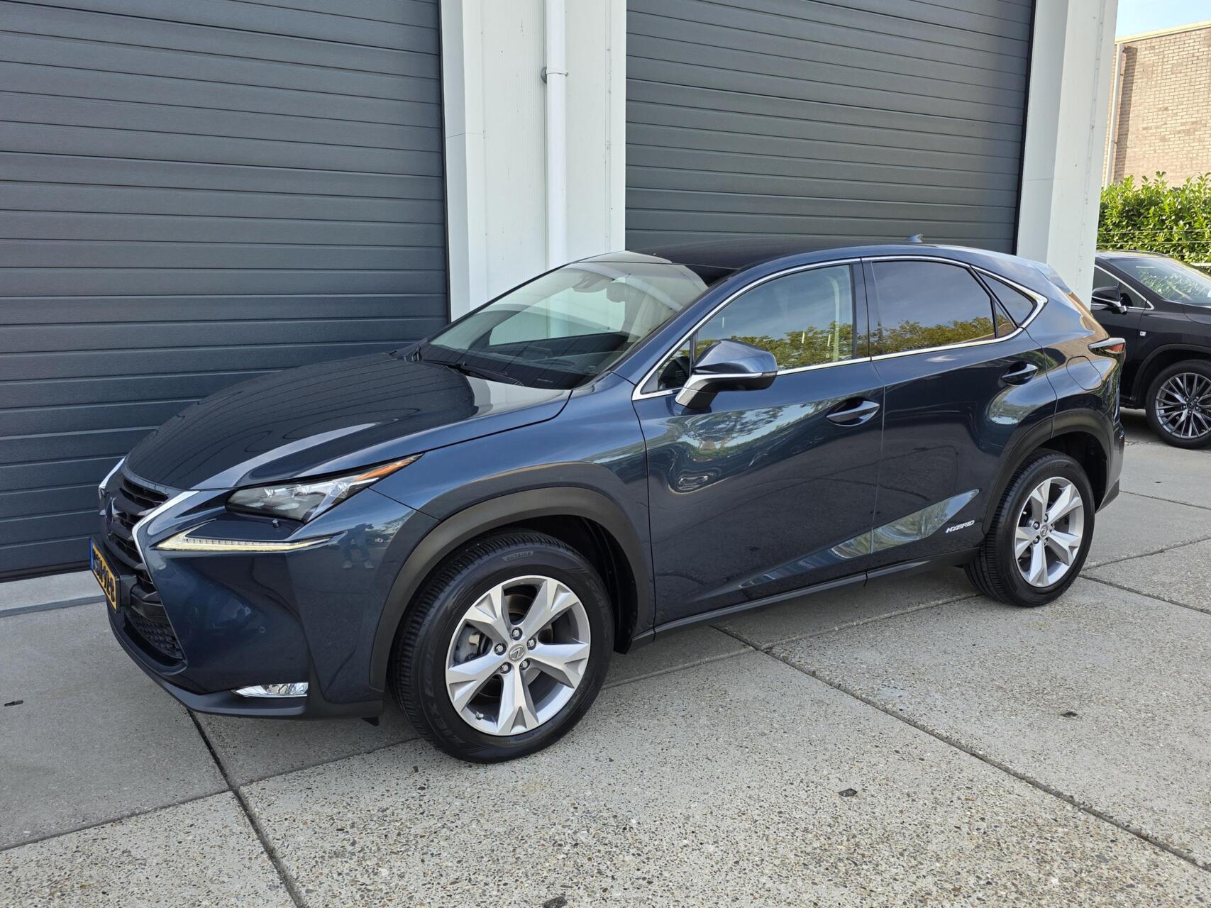 Foto van Lexus NX