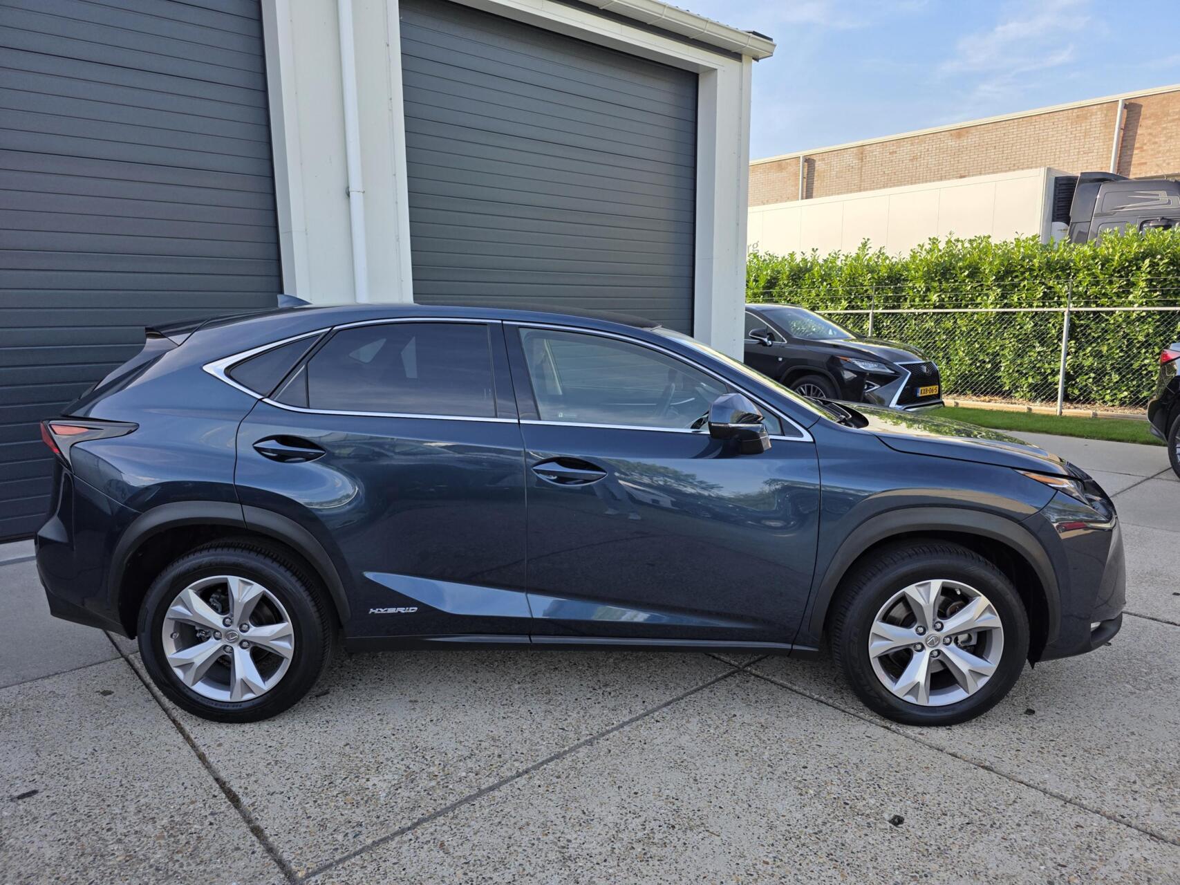 Foto van Lexus NX