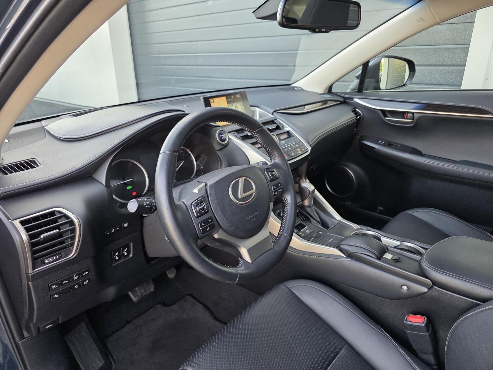Foto van Lexus NX