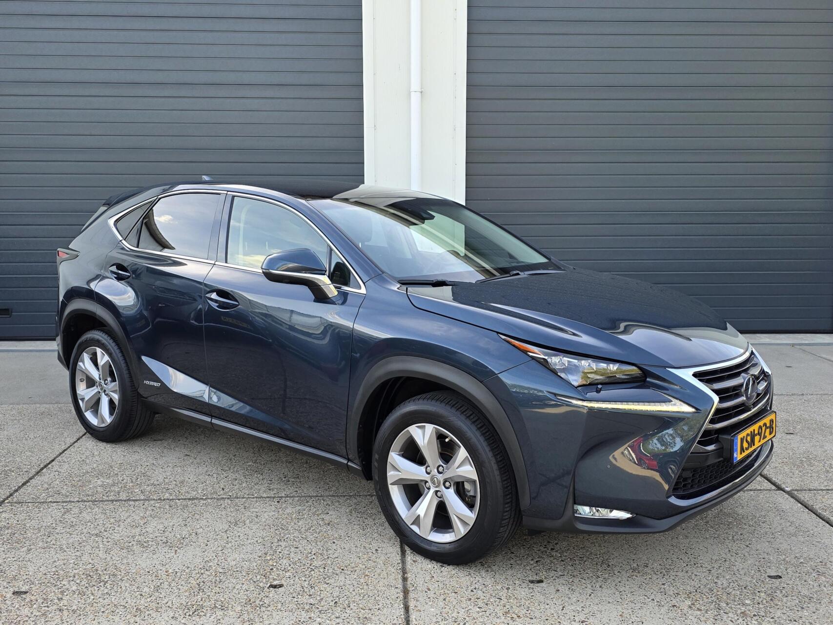 Foto van Lexus NX
