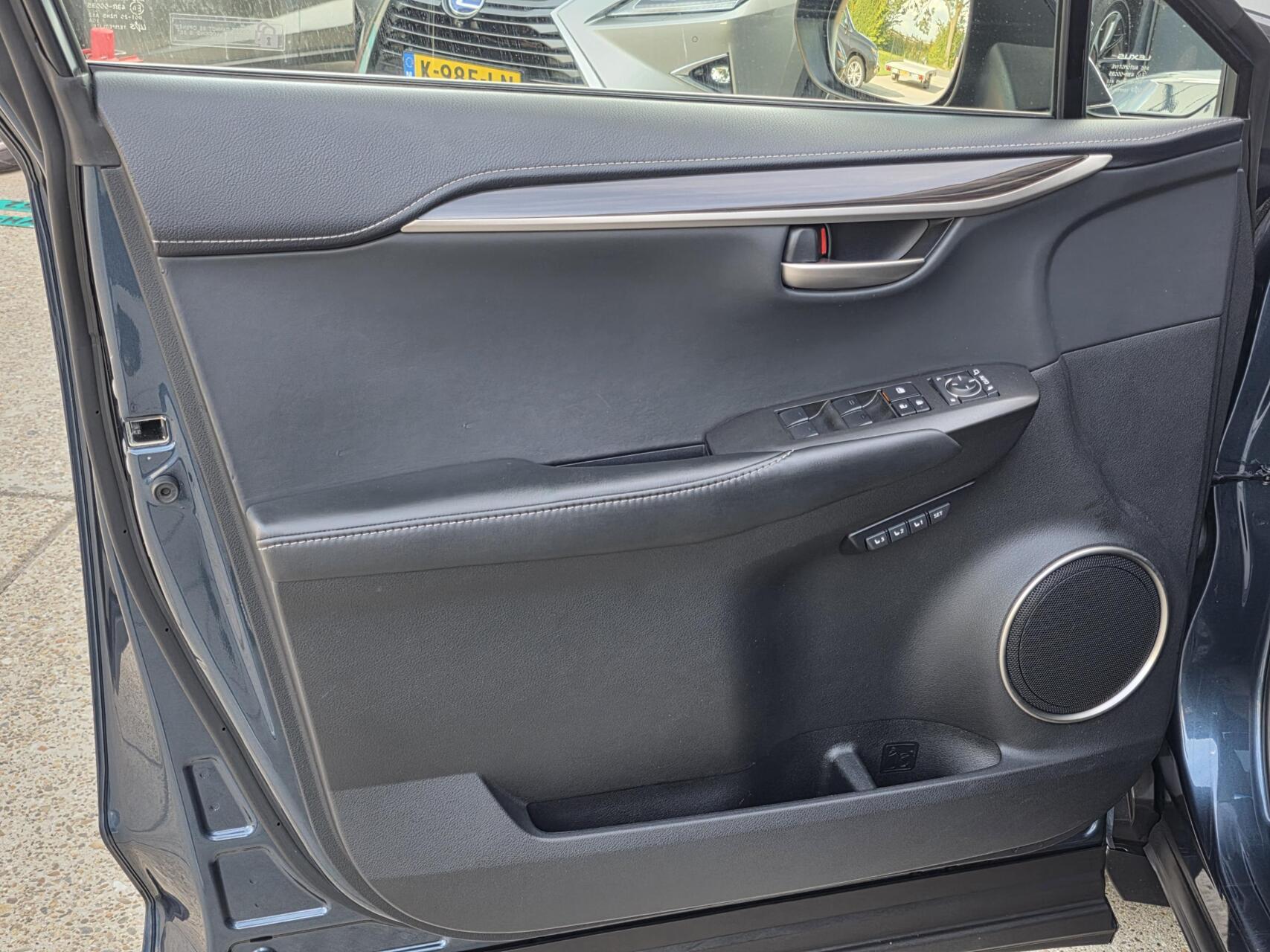 Foto van Lexus NX